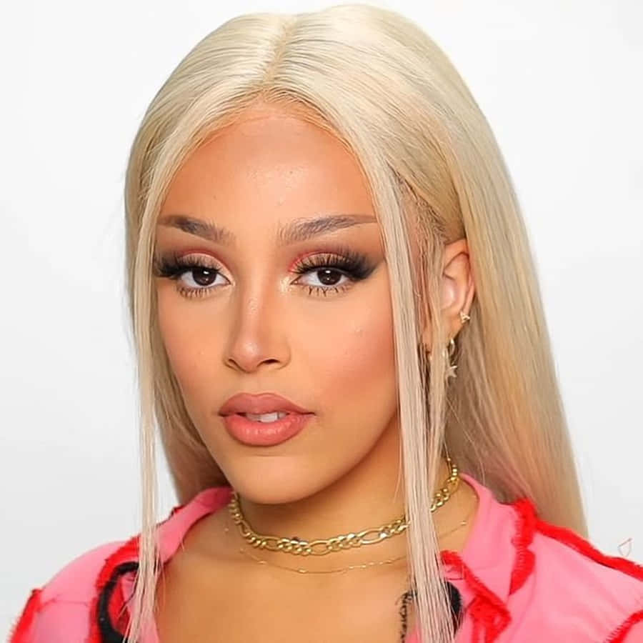 Doja Cat bringer sin signaturstil til scenen i sin blændende optræden. Wallpapers