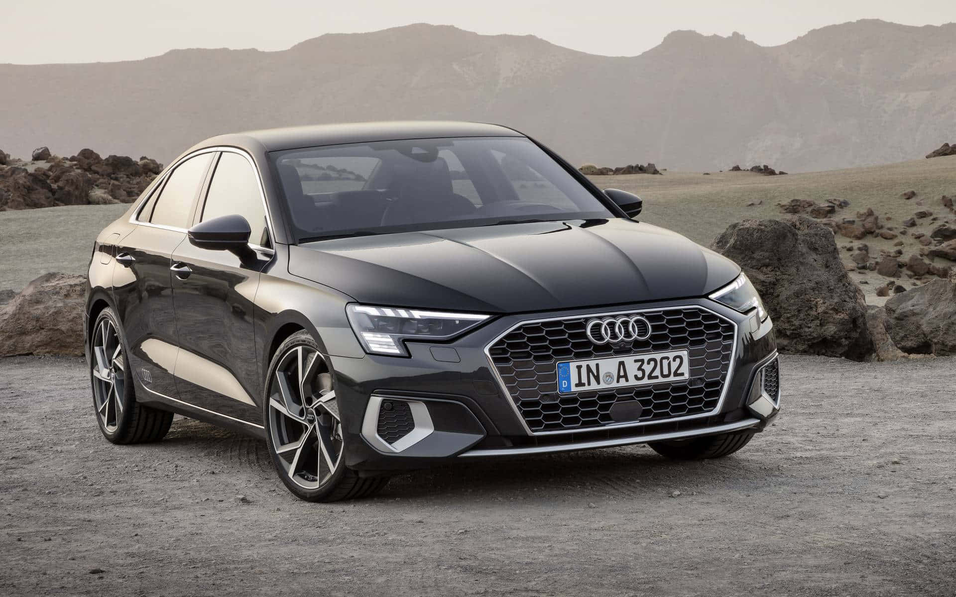 Elegant sedan kørende på en smuk naturskøn rute Wallpapers