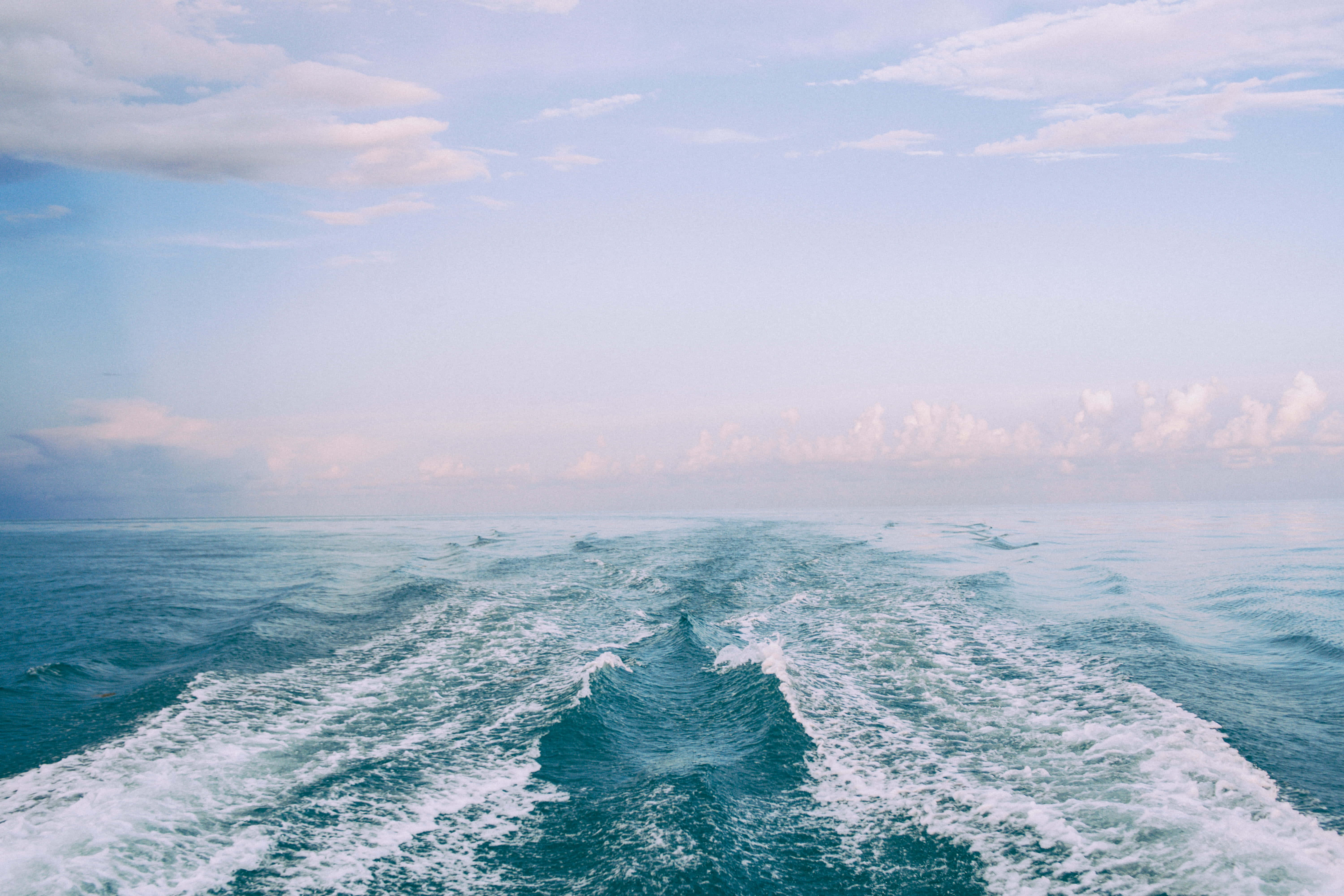 en båd i havet Wallpapers