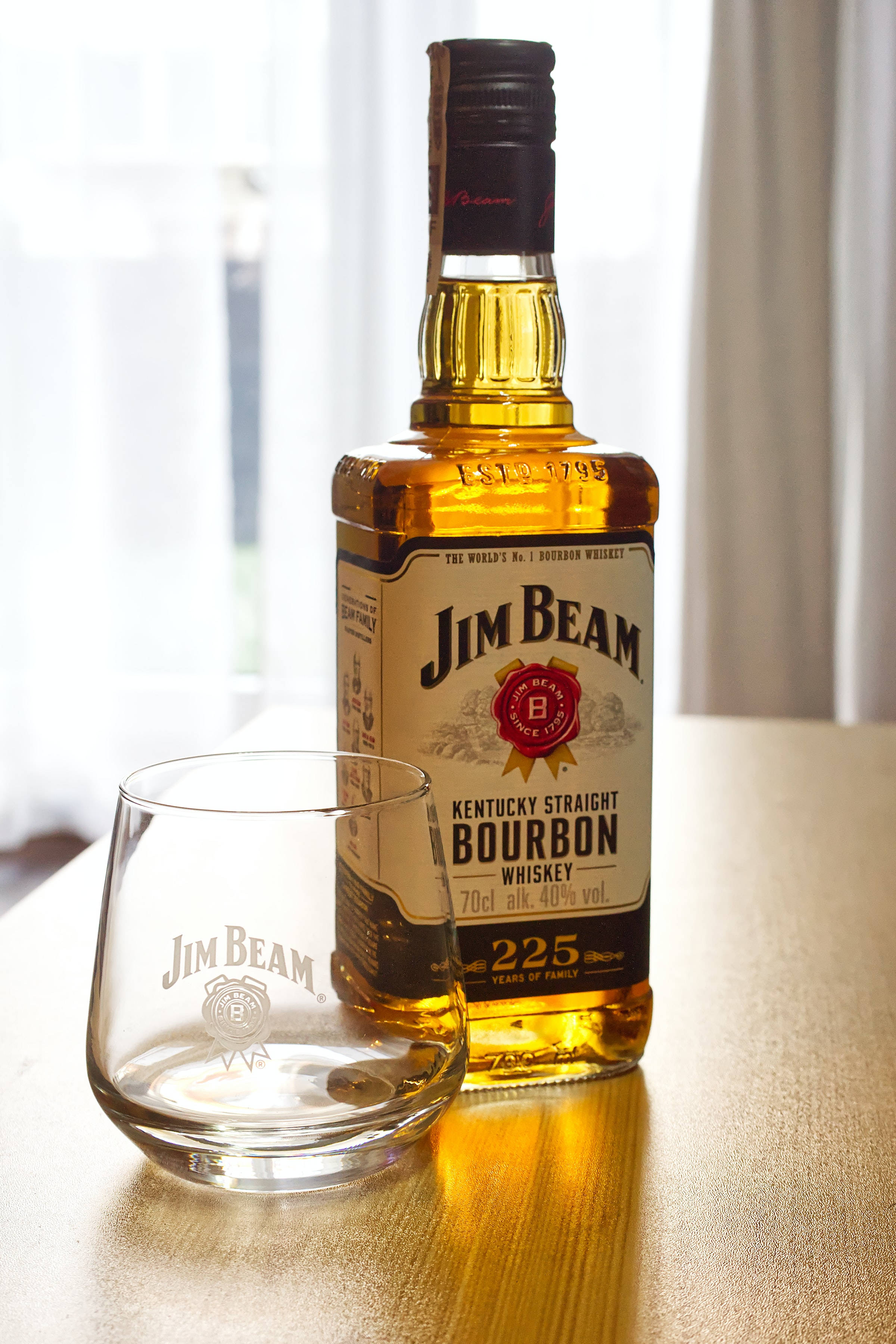 En fin flaske Jim Beam Bourbon Whisky Wallpapers