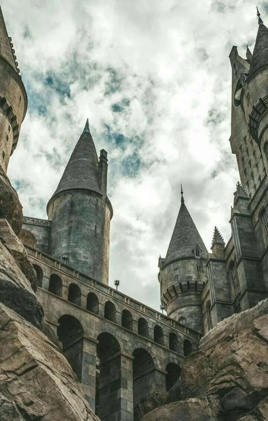 En Hogwarts-elev udforsker magiens verden Wallpapers