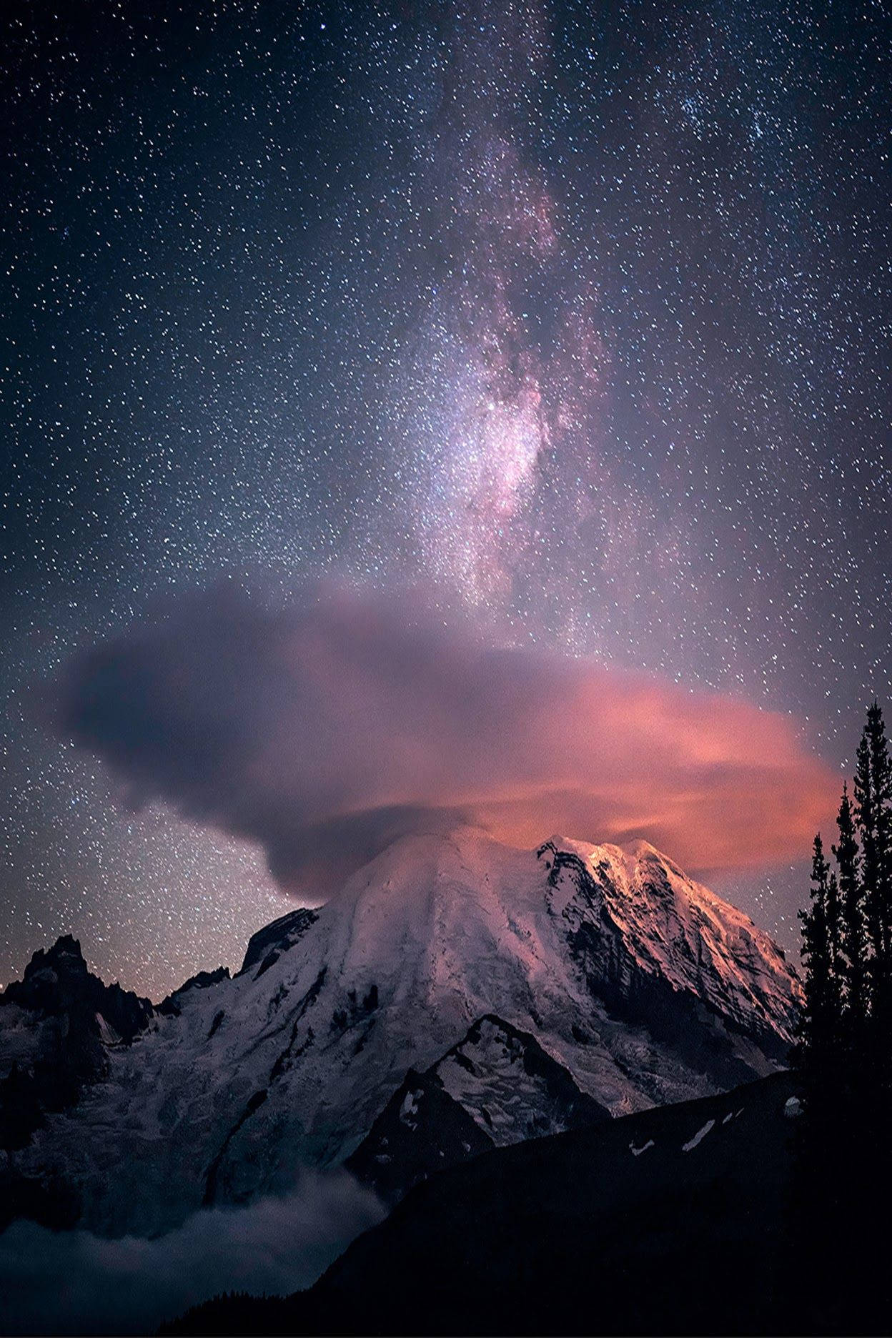 En klar stjernenat i bjergene Wallpapers