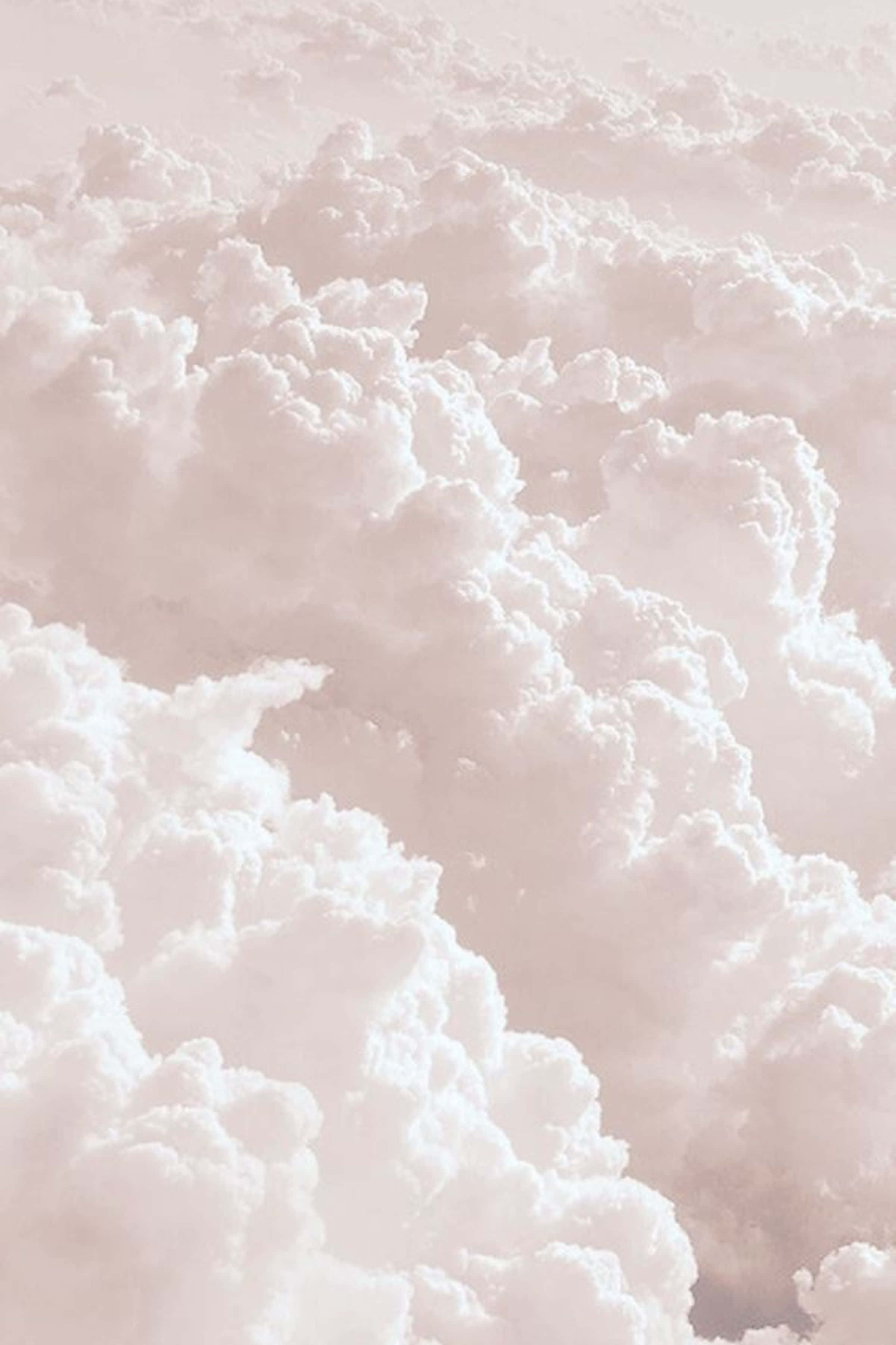 en lyserød himmel med skyer Wallpapers