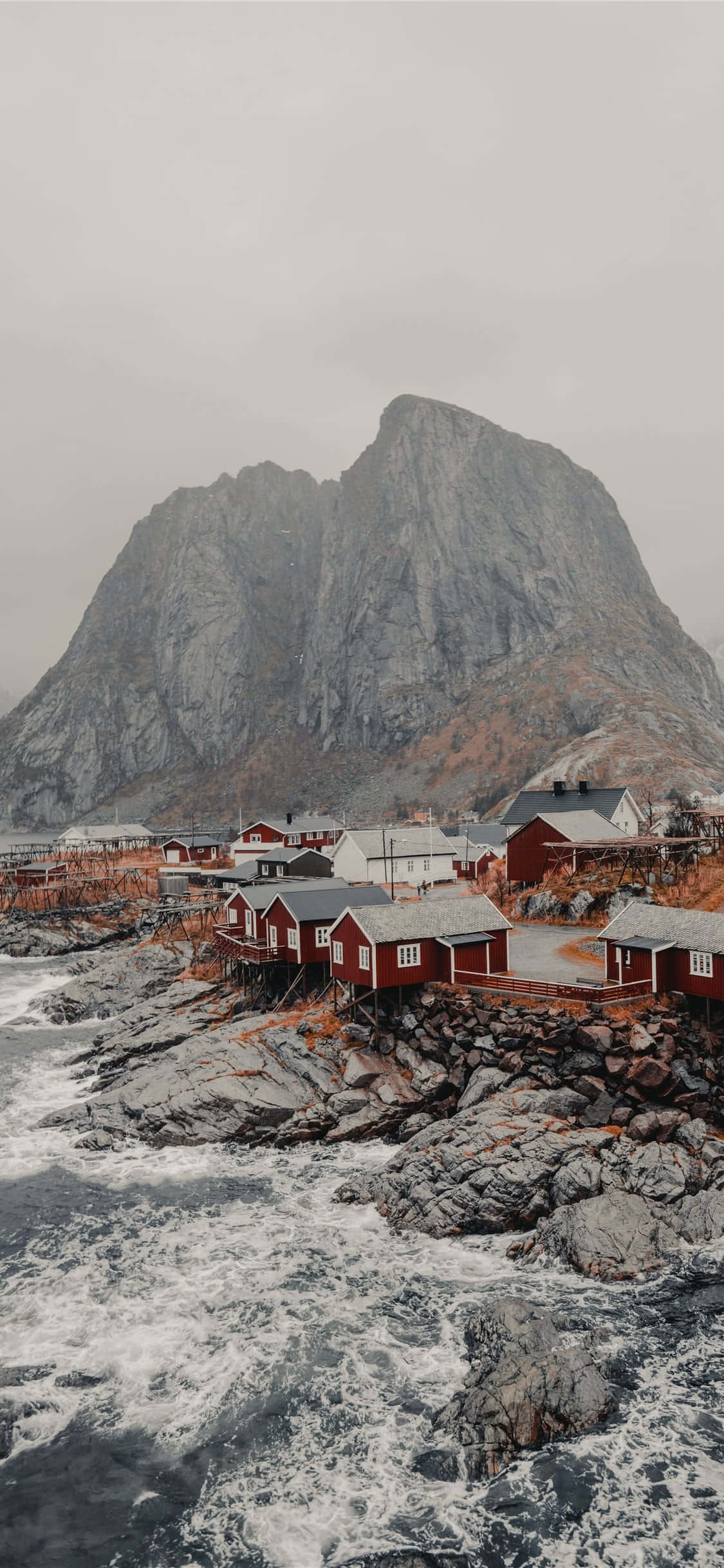 En malerisk solnedgangsudsigt over Norges Sogn og Fjordane-fjorde. Wallpapers