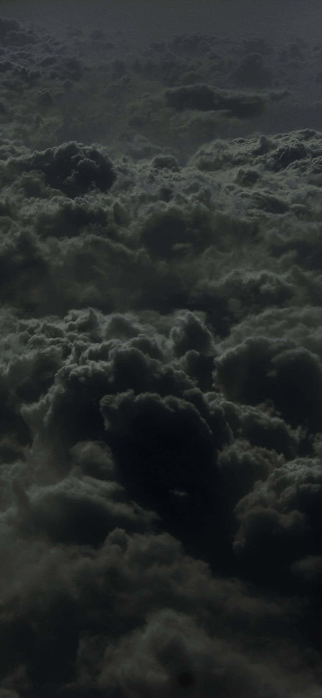 En naturskøn udsigt over en skyet himmel ved solnedgang. Wallpapers
