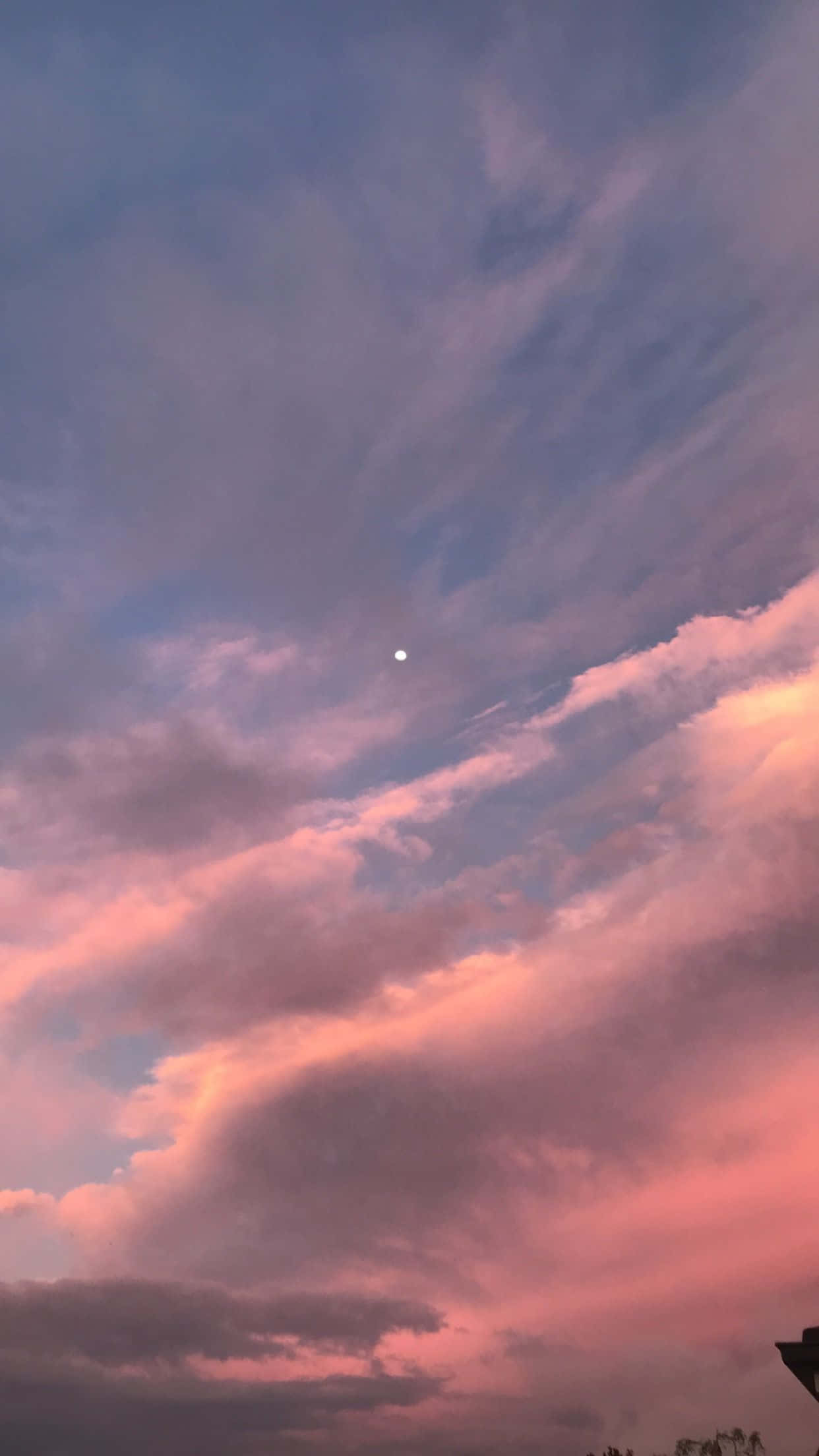 En smuk blanding af blå og lilla i en fascinerende æstetisk himmel Wallpapers