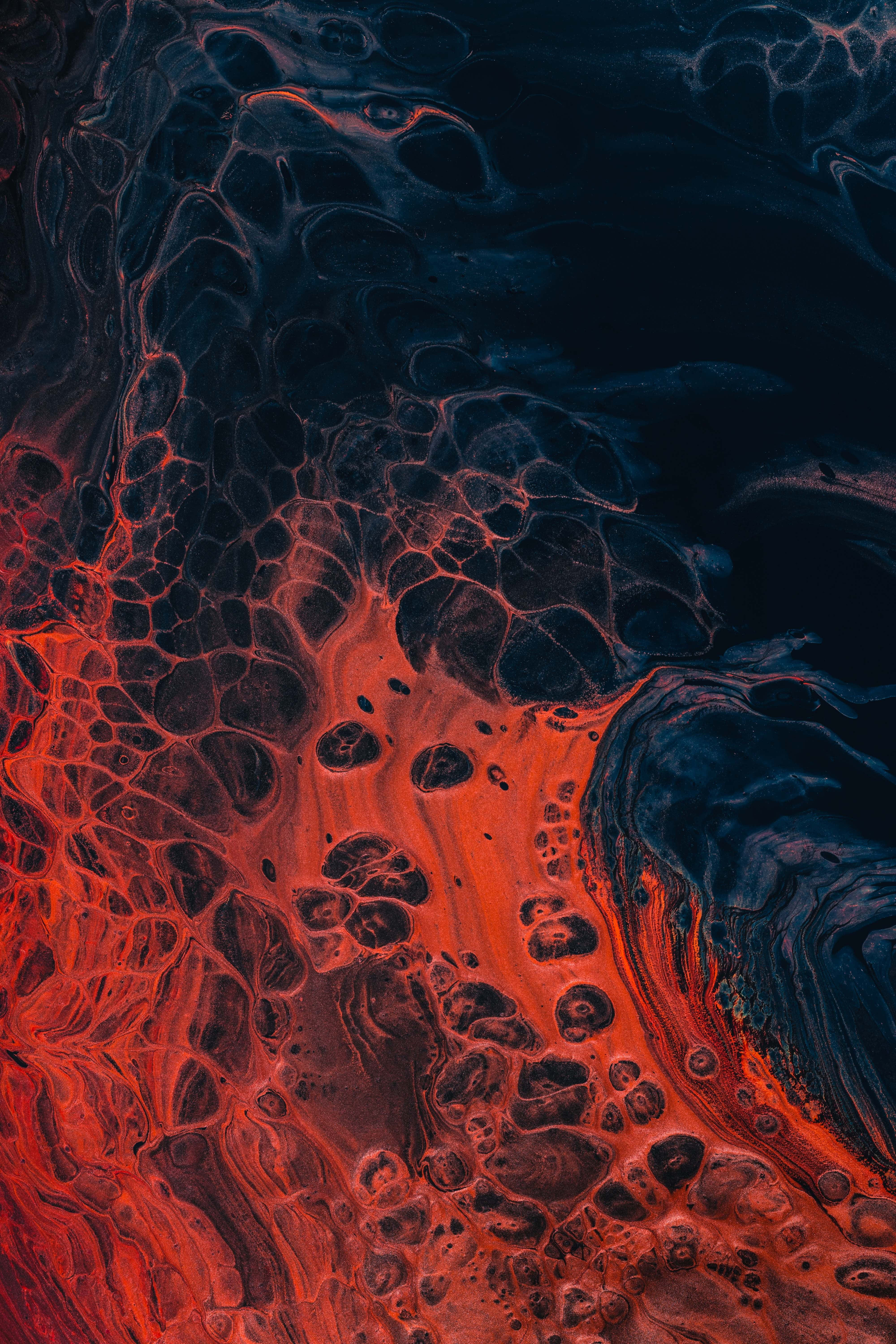 En smuk flydende pool af skinnende blå Wallpapers