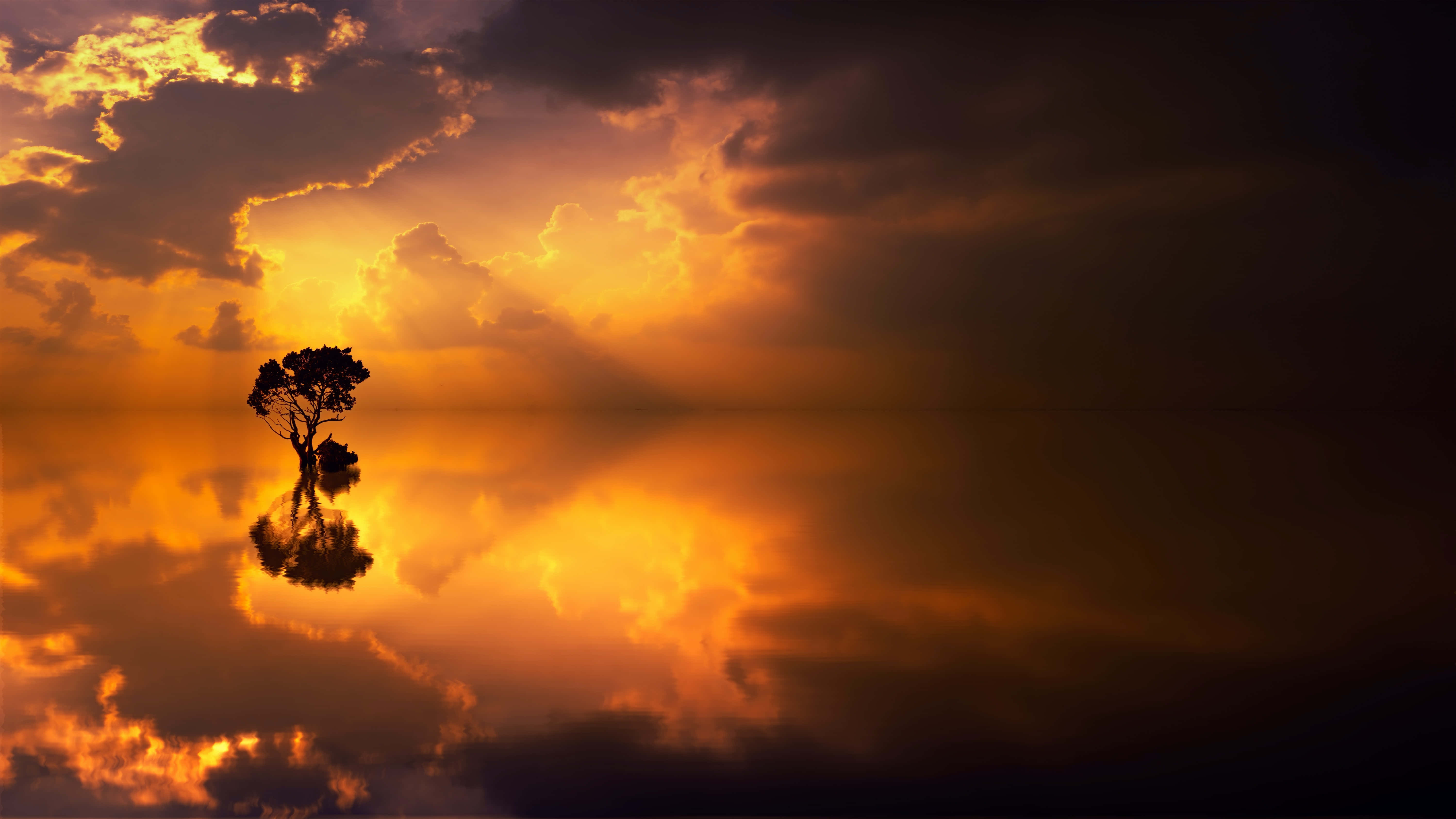 En smuk og fredfyldt solnedgang, der afspejler naturens skønhed Wallpapers