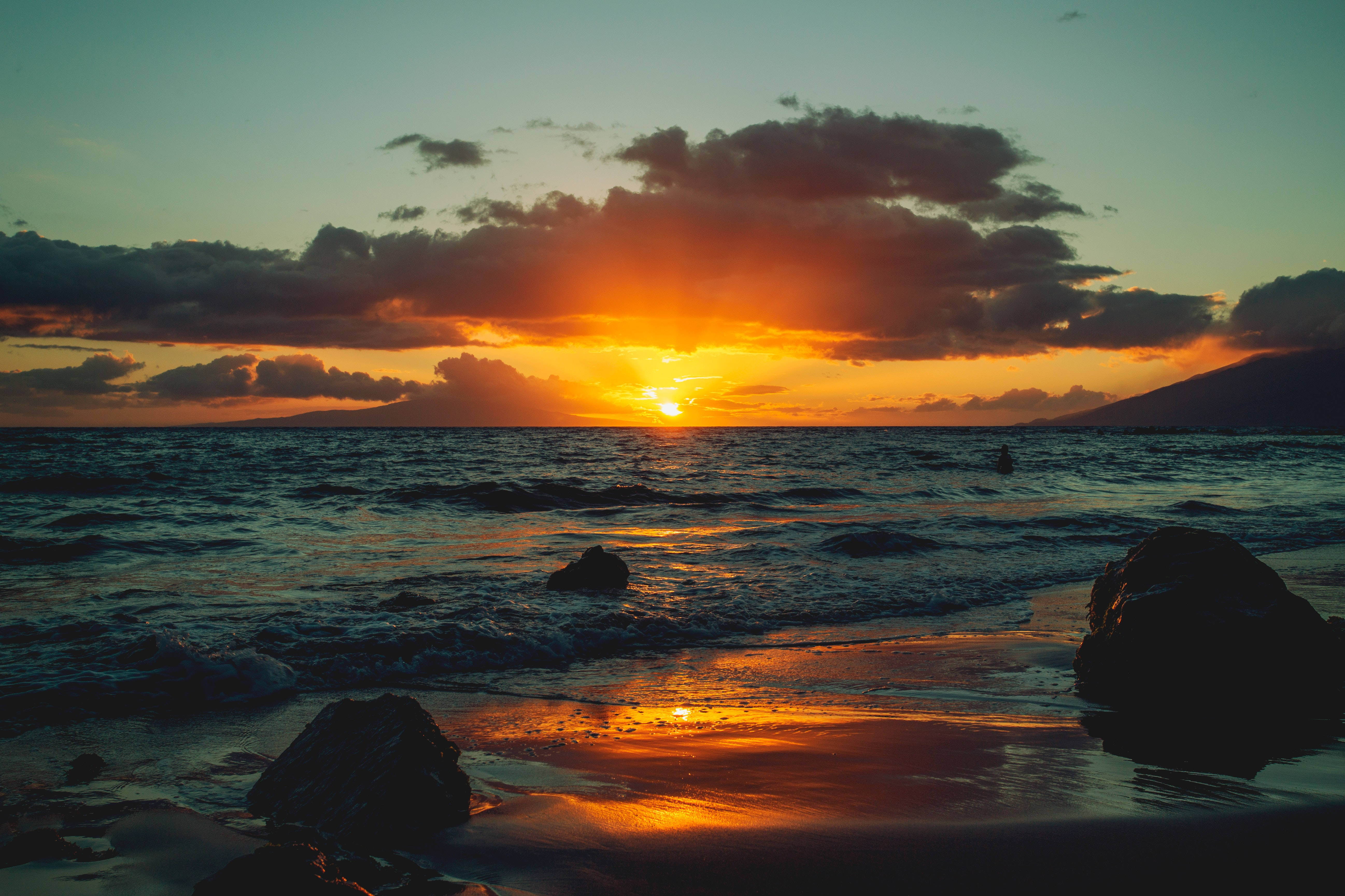 En smuk solnedgang over havet Wallpapers