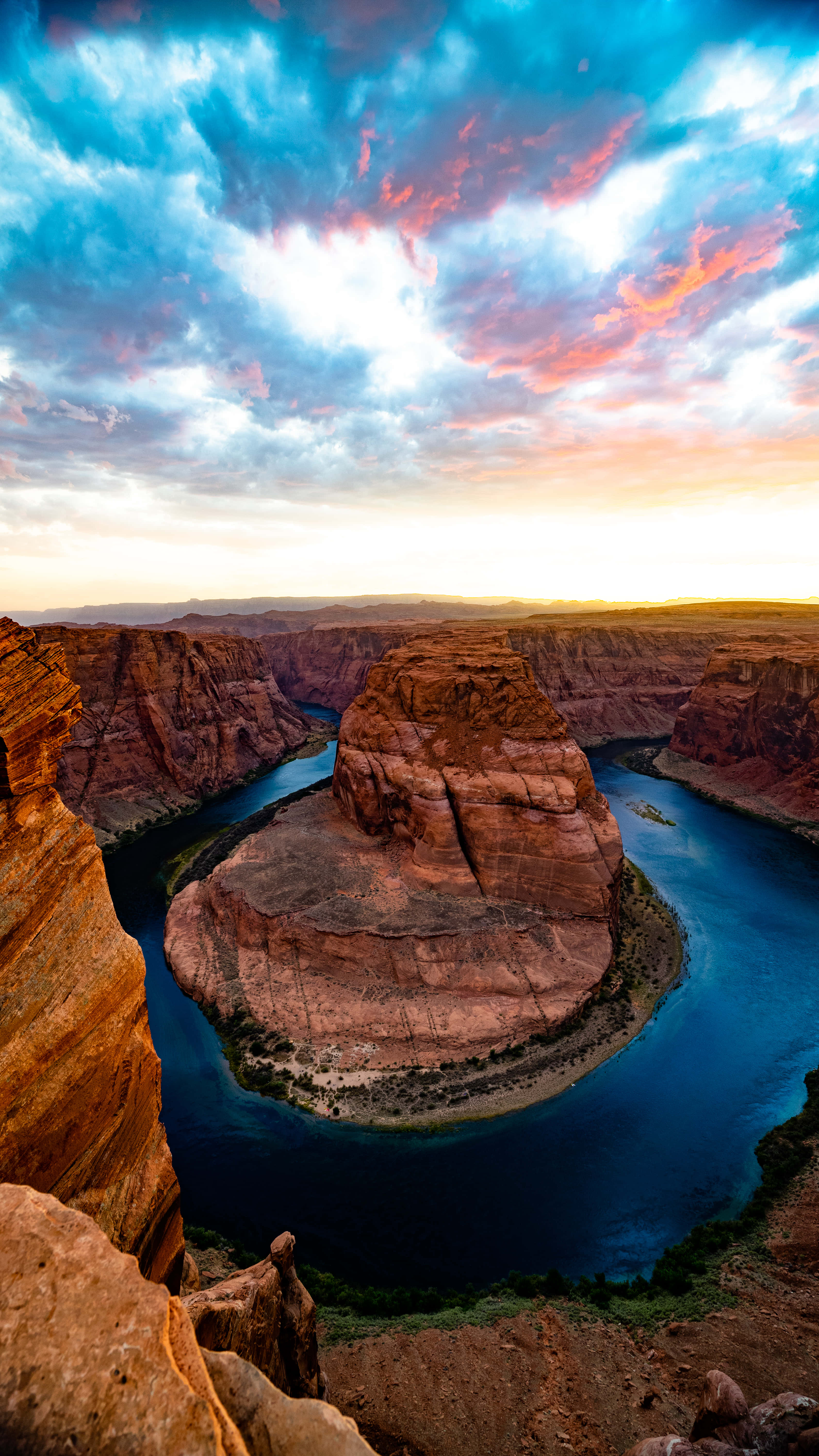 en solnedgang over floden i Horseshoe Canyon Wallpapers
