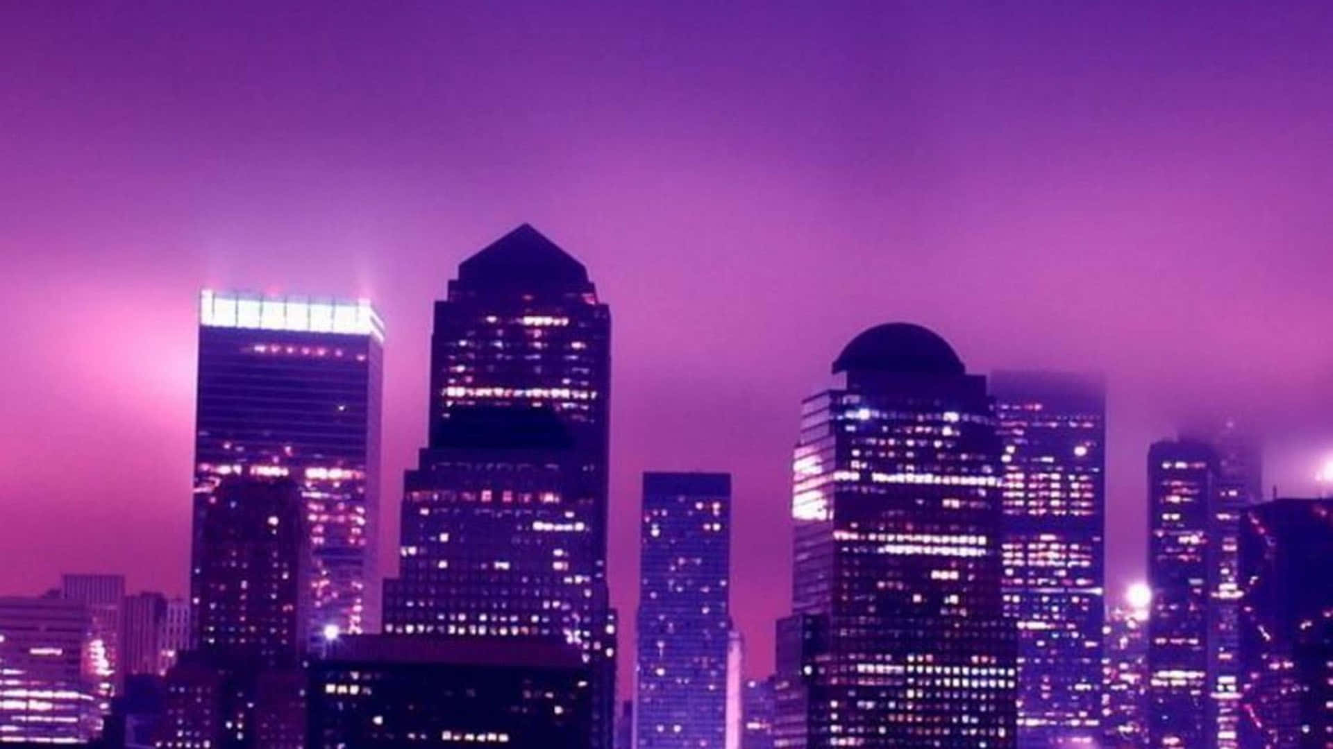 En strålende lilla nuance mod en blød hvid baggrund. Wallpapers