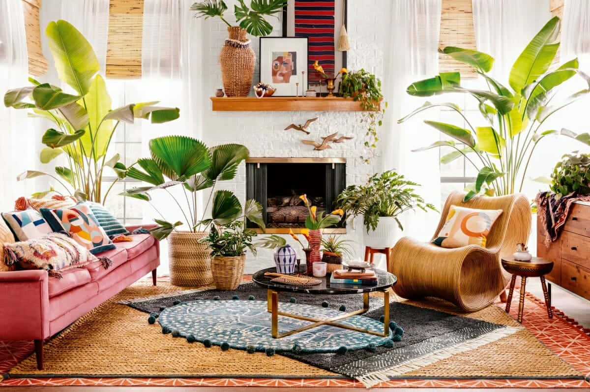 En stue med mange planter og møbler Wallpapers