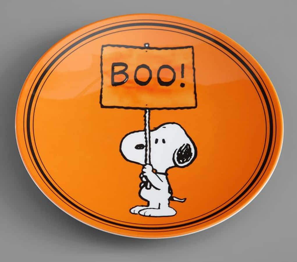 En tallerken med Snoopy der holder et 'Boo'-skilt Wallpapers