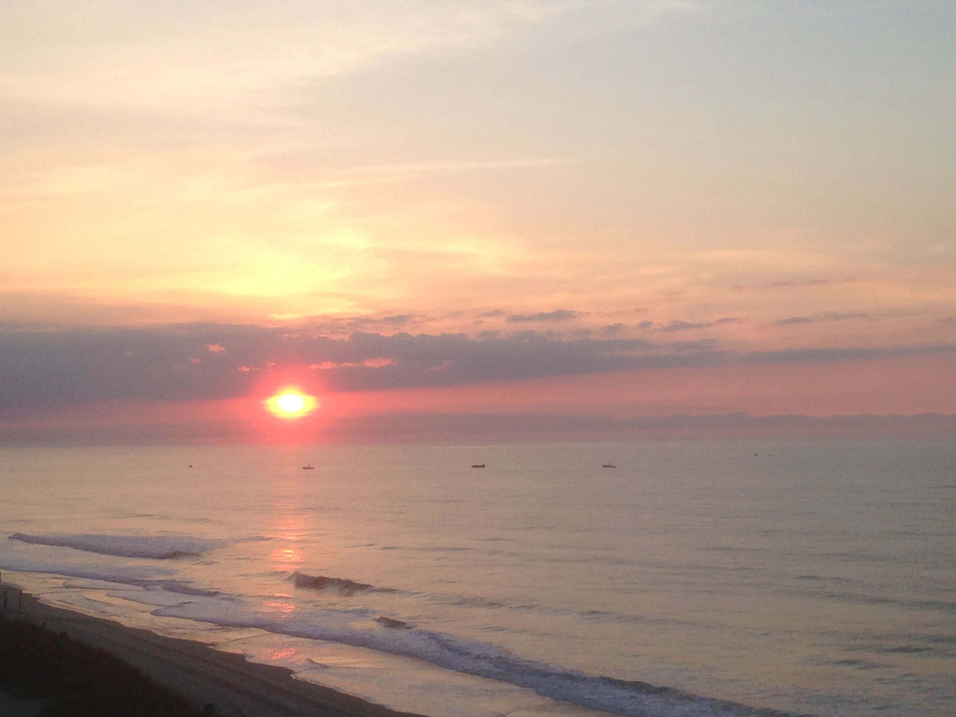 Enestående og smuk solnedgang ved stranden Wallpapers