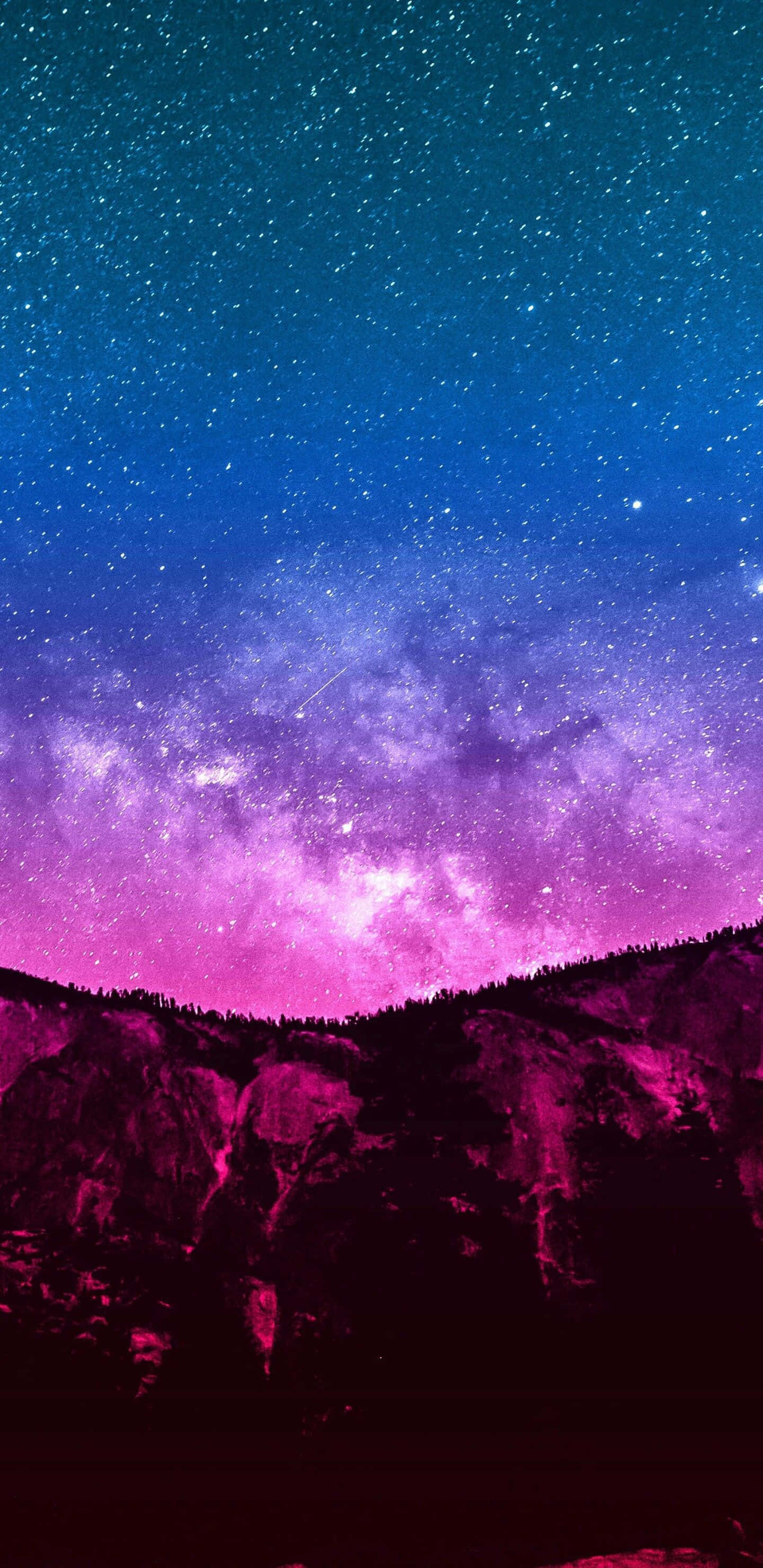 et bjerg med en blå himmel Wallpapers
