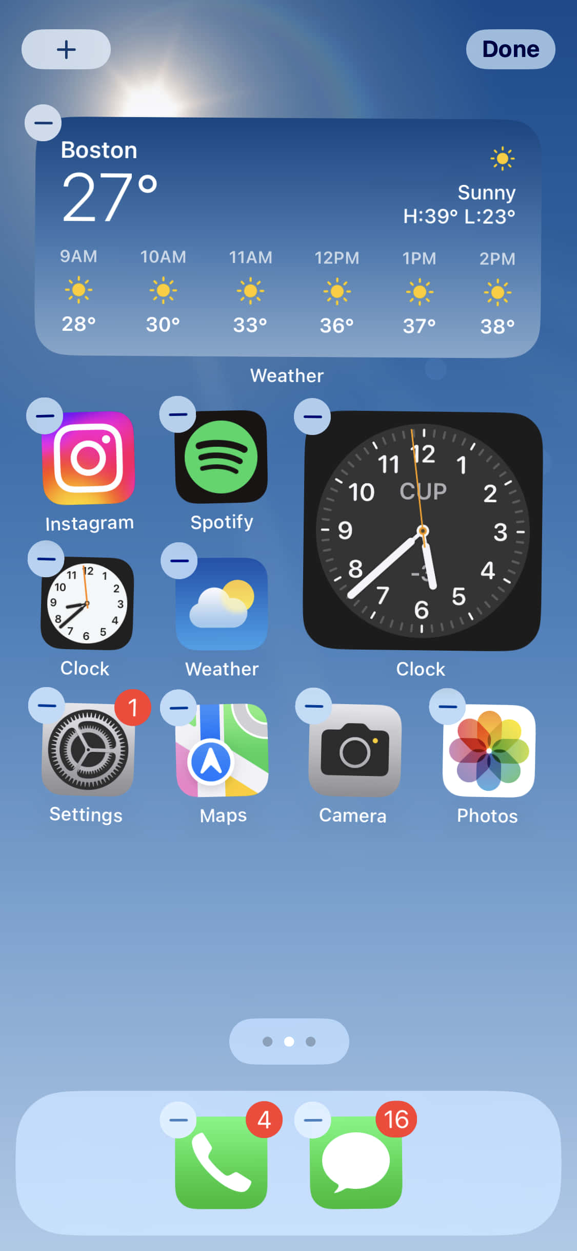 et skærmbillede af iphonen med et ur og andre ikoner Wallpapers