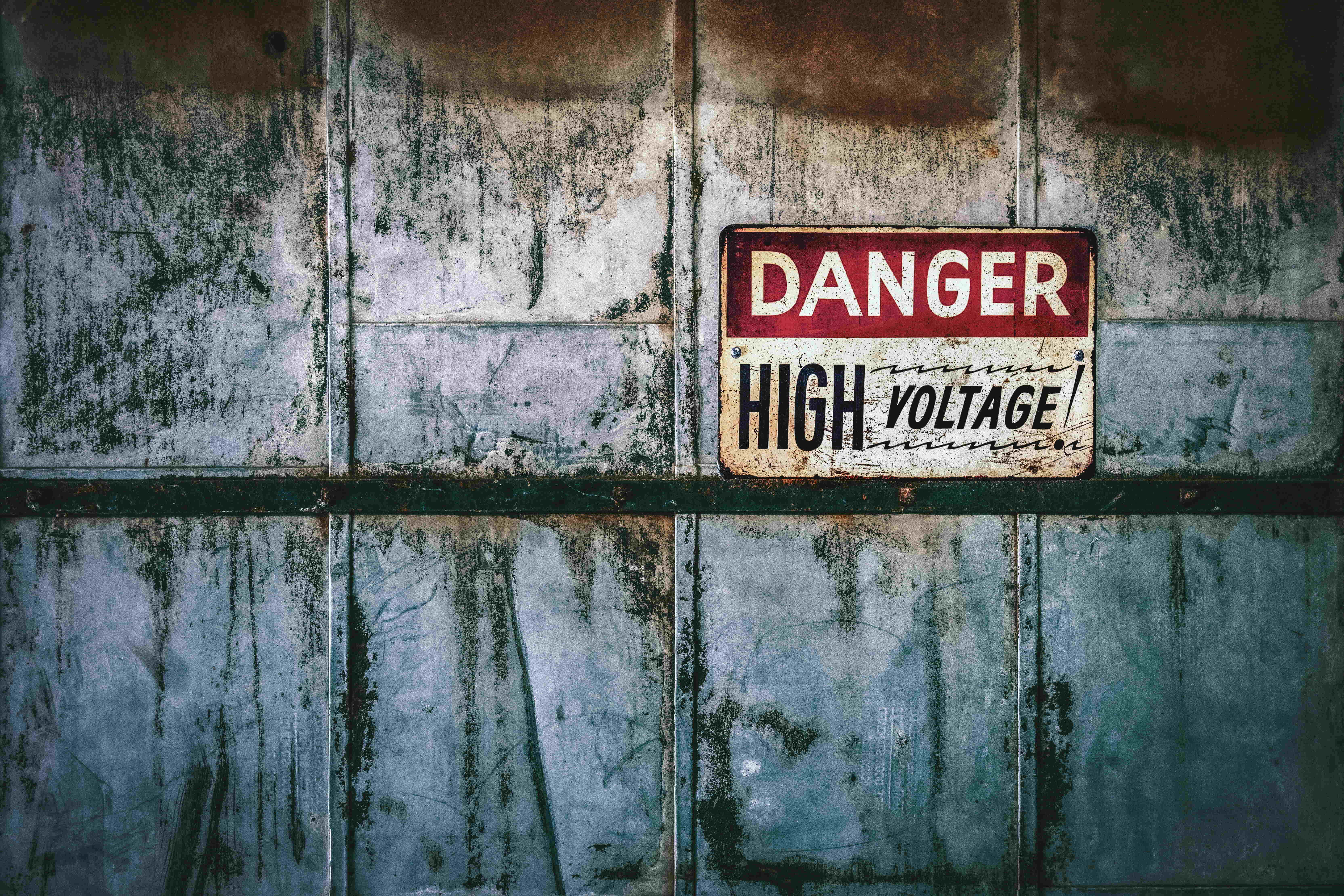 et skilt på en væg Wallpapers