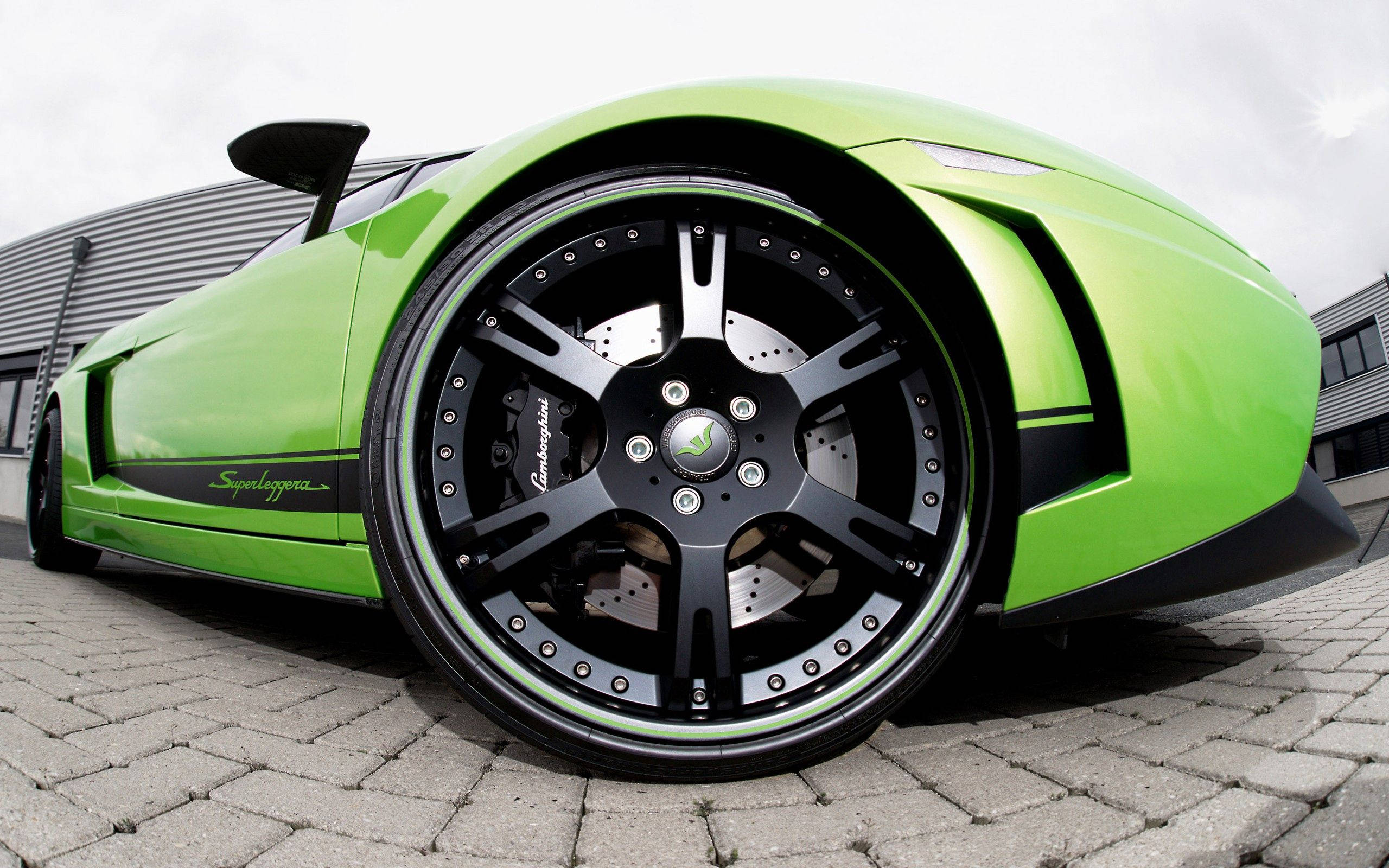 Fang et fiskeøje-blik af denne grønne Lamborghini Wallpapers