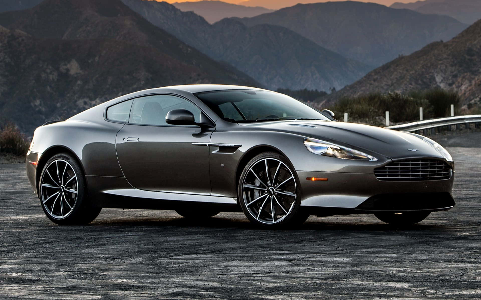 Fantastisk Aston Martin DB9 i elegant omgivelse Wallpapers
