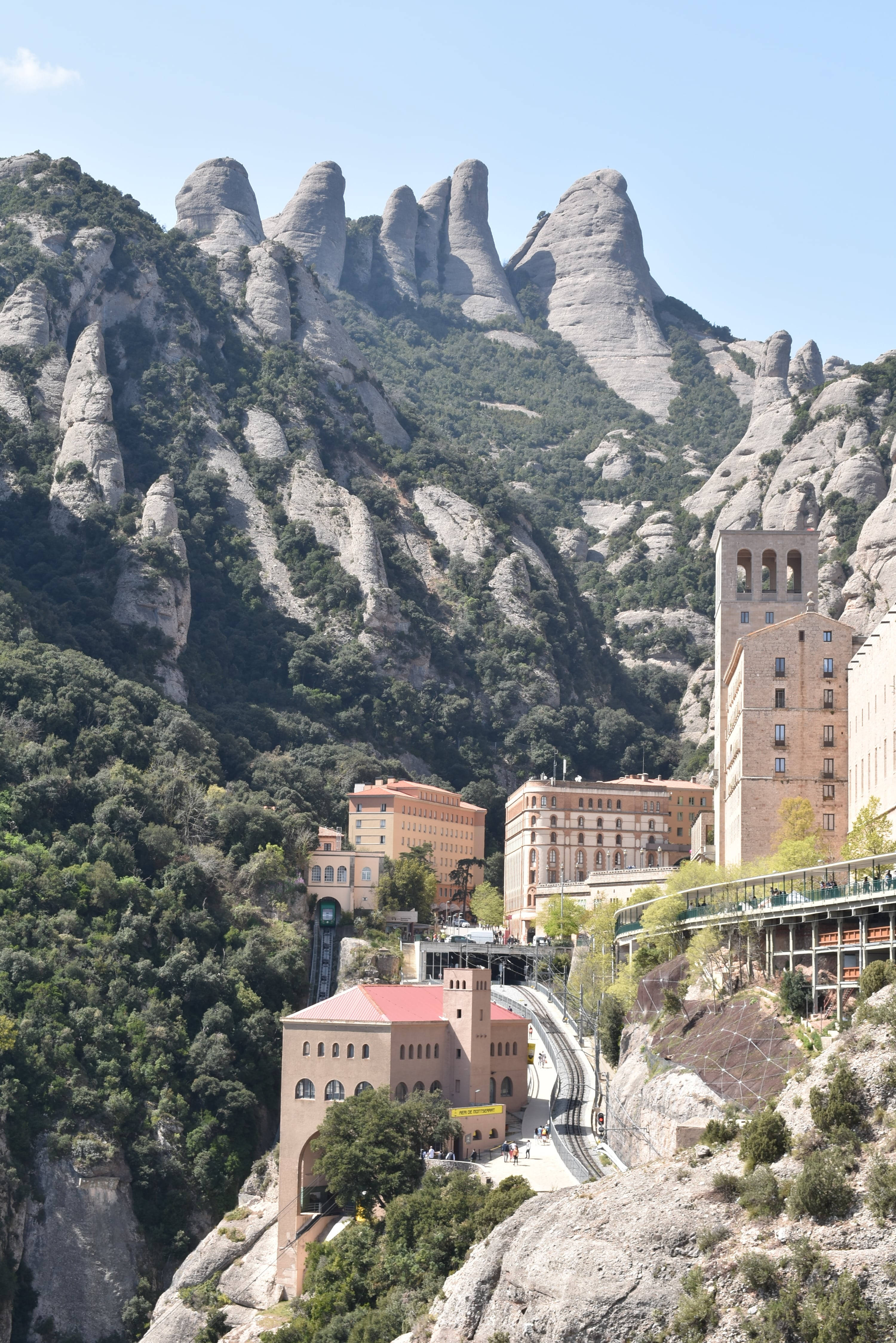 Fantastisk klippeudsigt over Montserrat-klostre Wallpapers