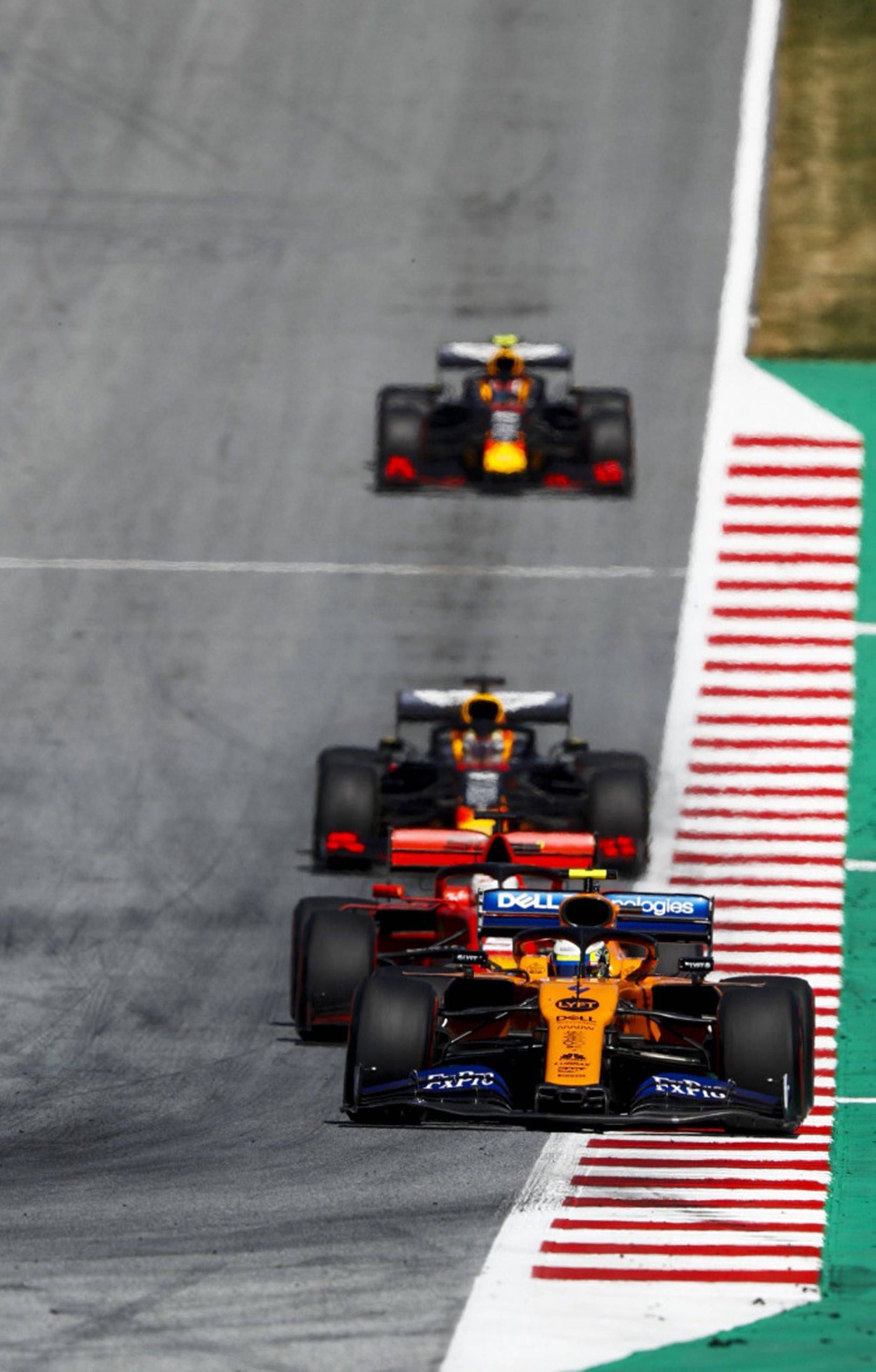 Fartens Spænding - F1 Telefon i Aktion Wallpapers