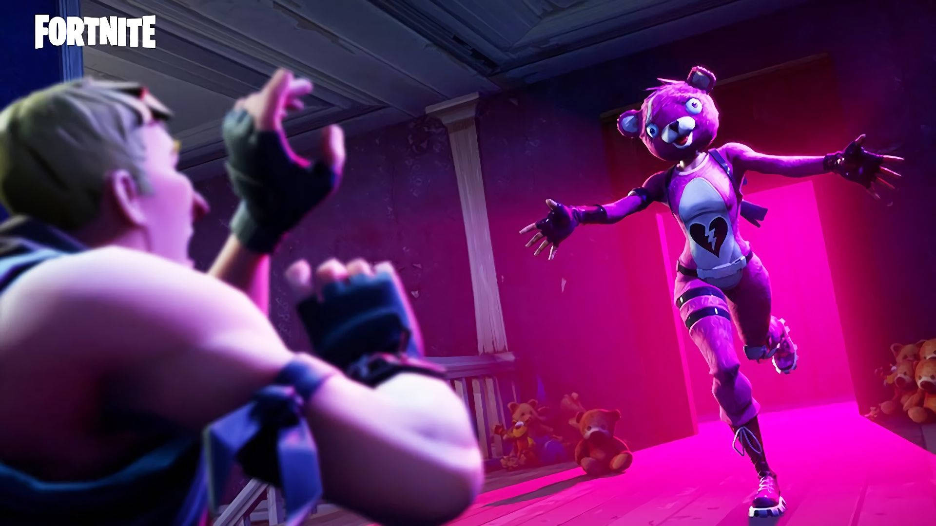 En lyserød bamsekarakter løber mod en mandlig karakter Fortnite HD wallpaper. — Fortnite Wallpapers