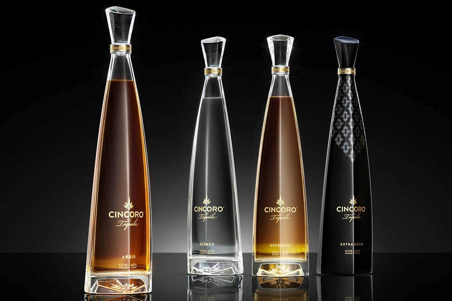 Fire Cincoro Tequila-flasker på sort gradientbaggrund Wallpapers