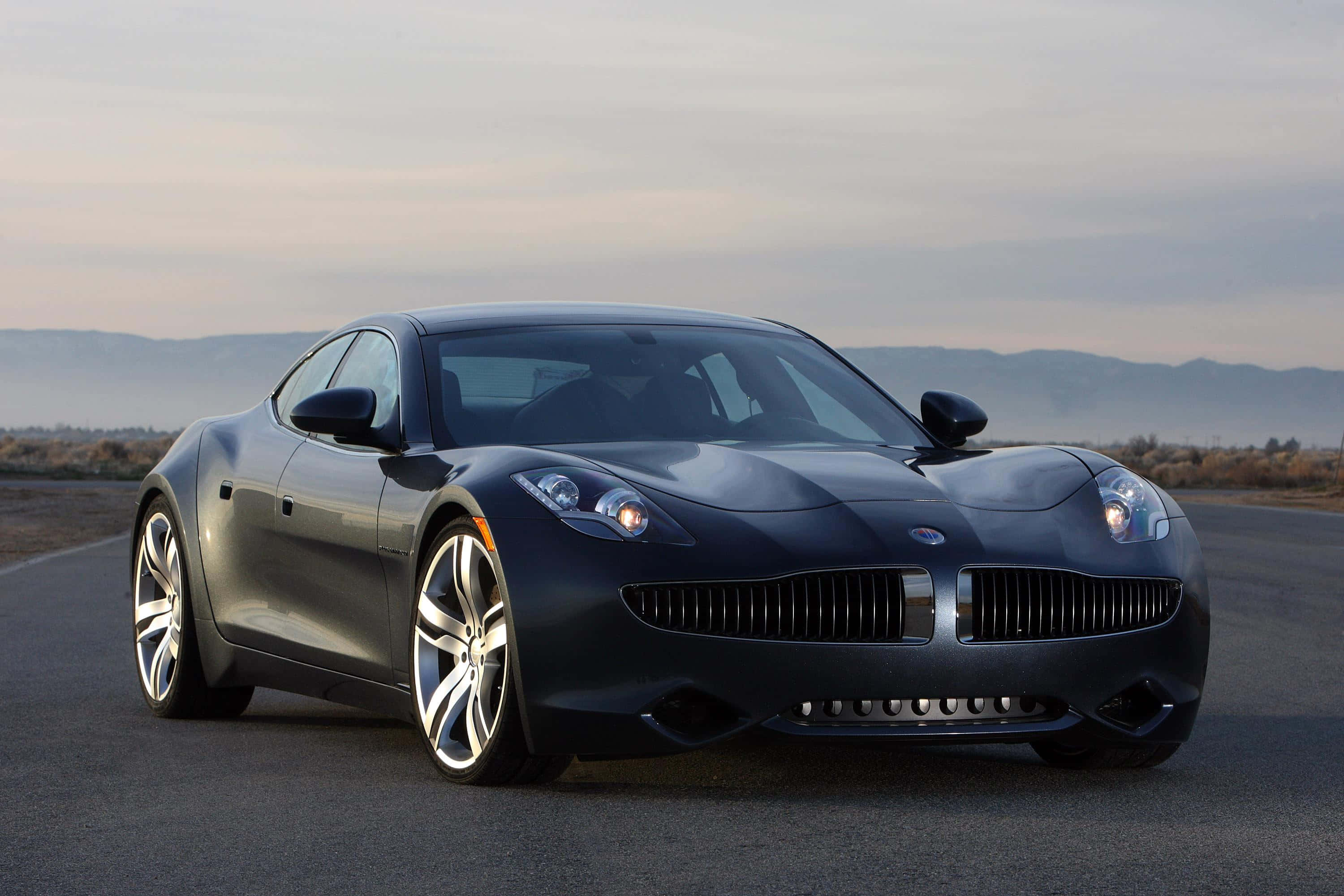 Fisker Karma, en luksuriøs elbil på en naturskøn kysttur Wallpapers