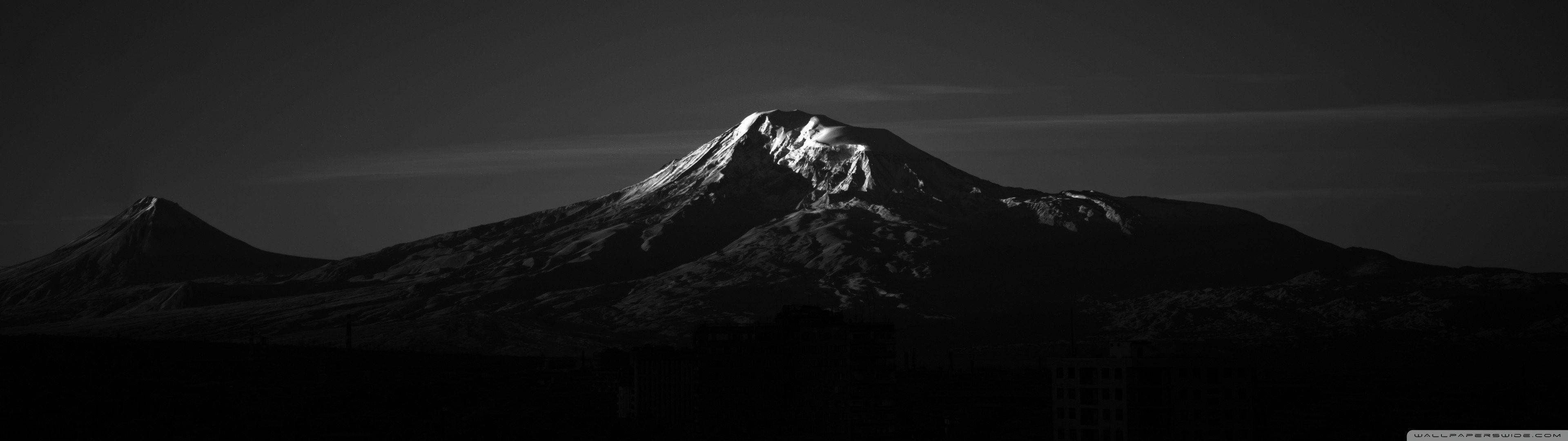 Fængslende bjergudsigt i ultrawide perspektiv Wallpapers