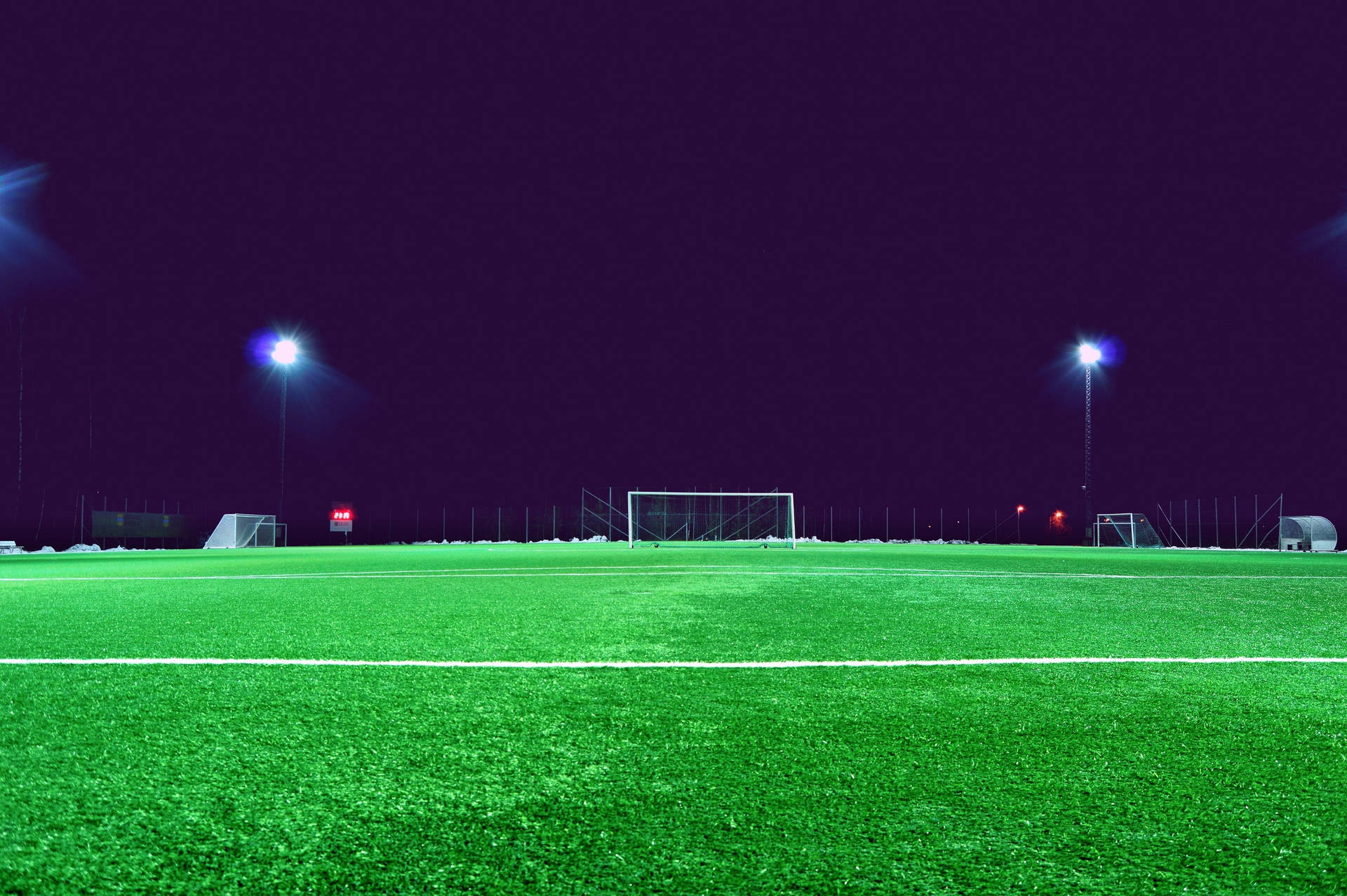 Fodboldstadion om natten med mørk himmel baggrundsbillede. — Fodbold Wallpapers