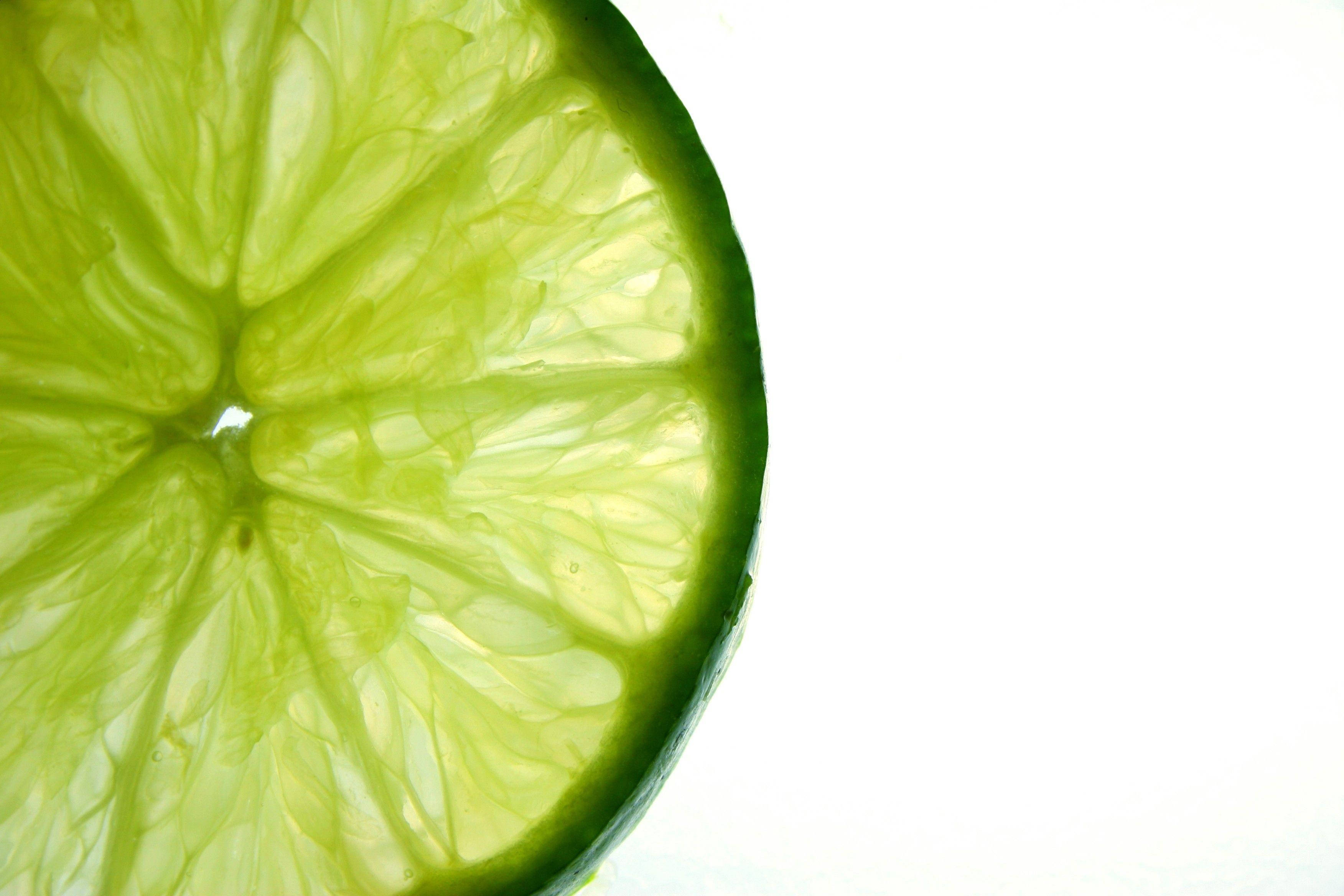 Forfriskende skive af grøn lime Wallpapers