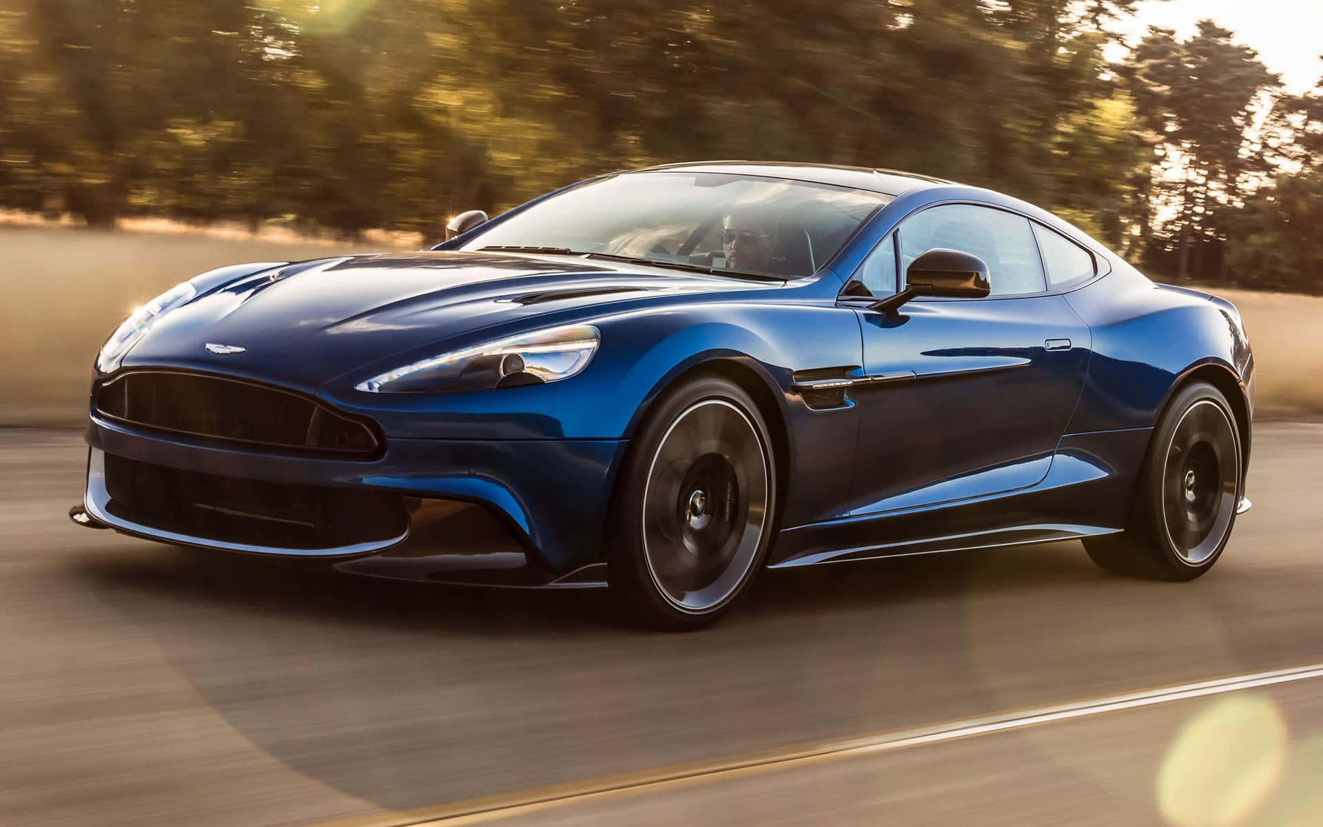 Fortryllende Aston Martin Vanquish i al sin pragt Wallpapers