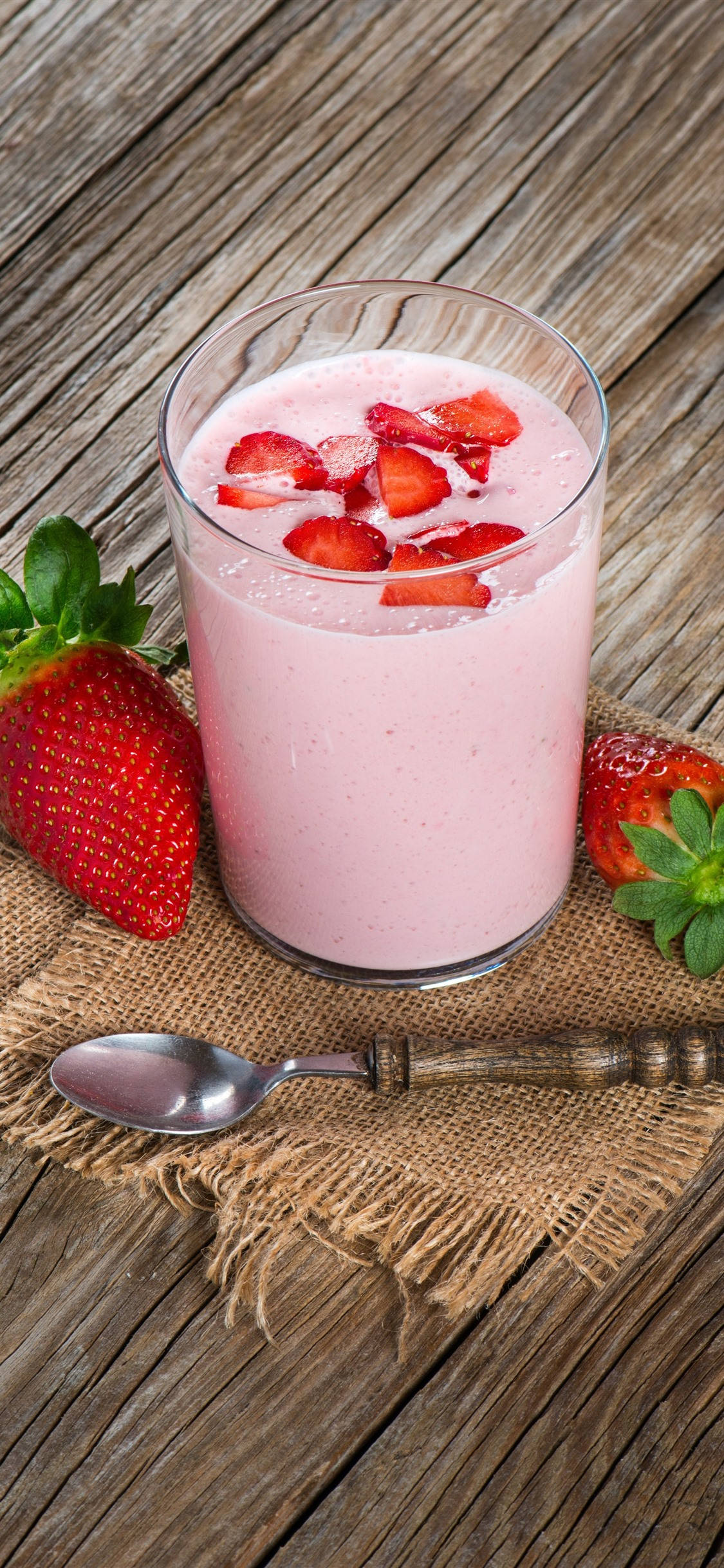 Fortryllende jordbærmælksmoothie Wallpapers