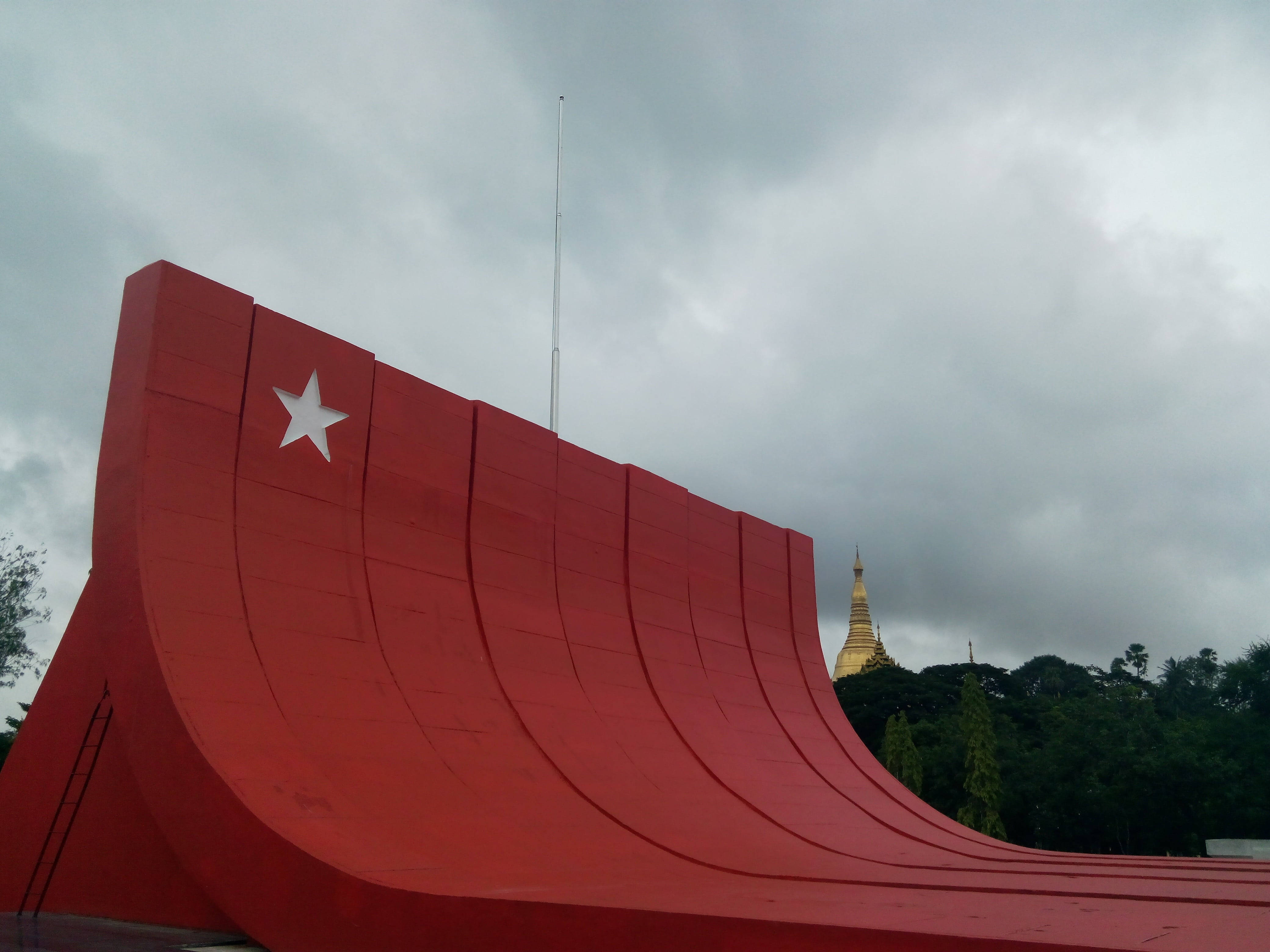 Fredfyldte Mara Tar Pwe Square i Yangon, Myanmar Wallpapers