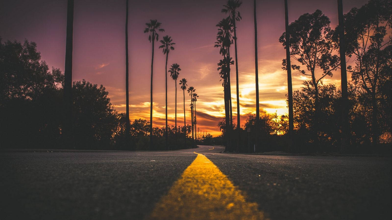 Gade med rød solnedgang Wallpapers