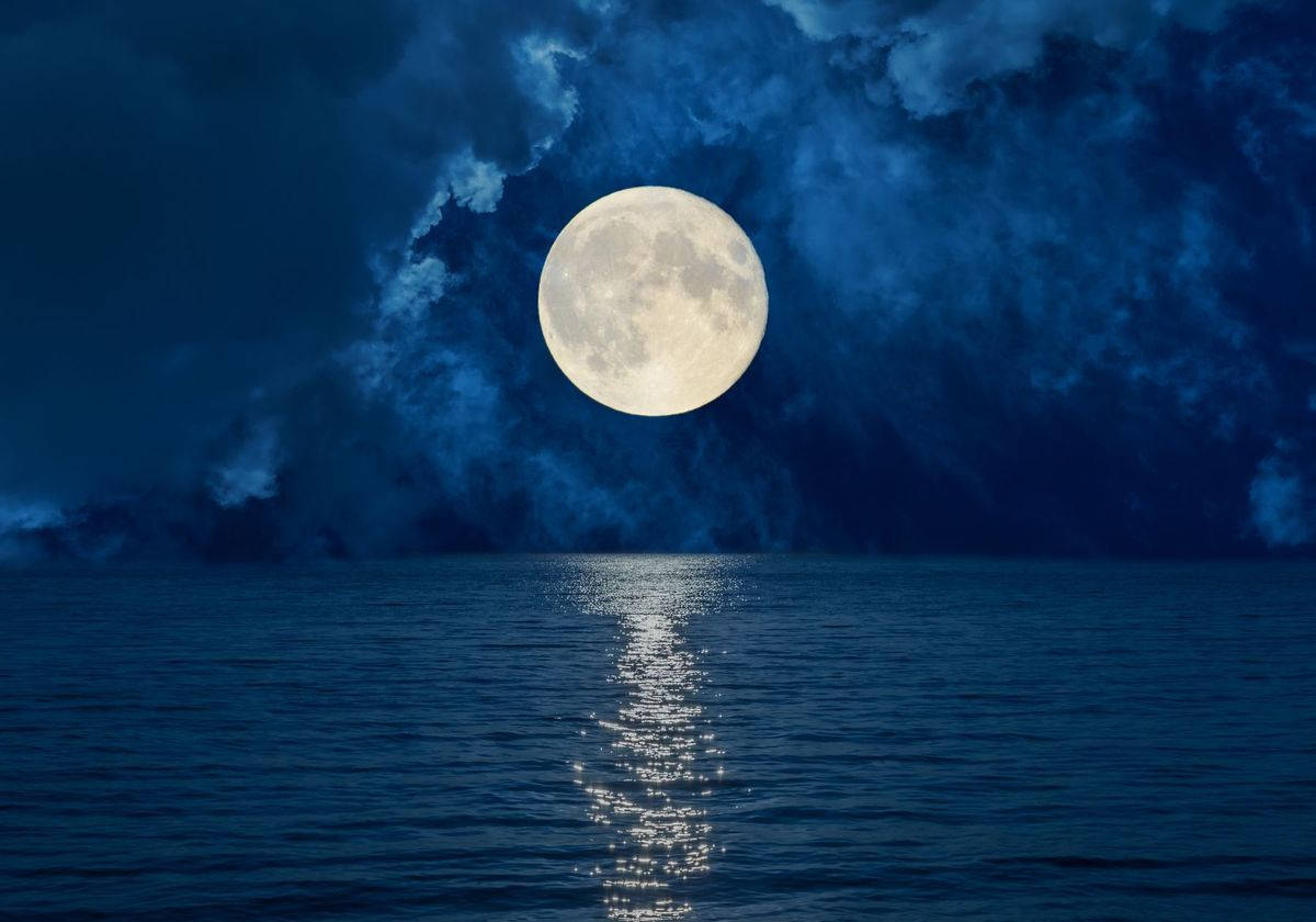 Galaktisk måne og hav om natten Wallpapers