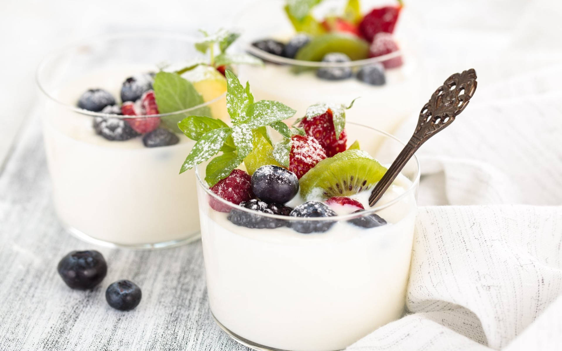 Glas Mælk Med Bær Wallpapers