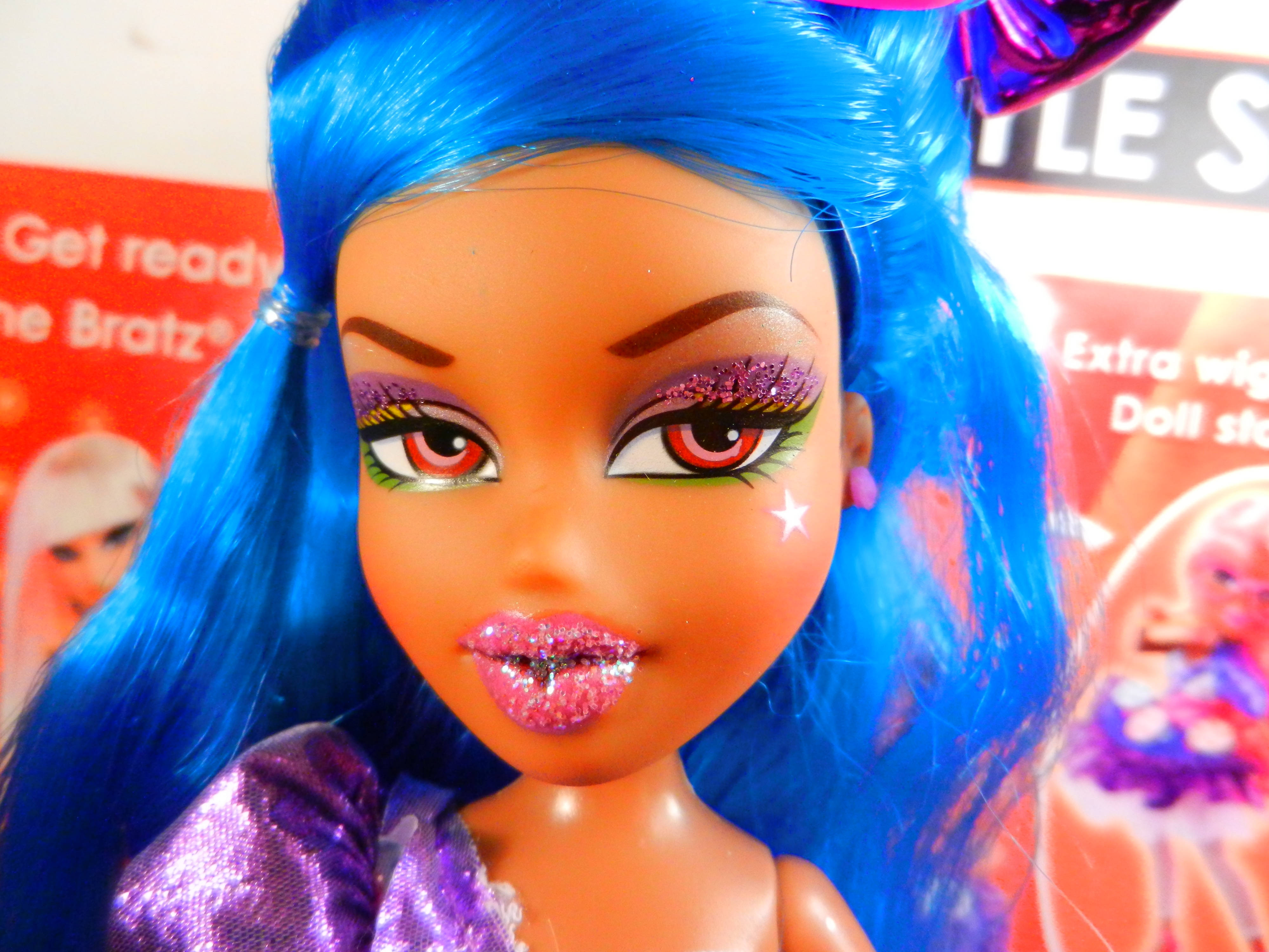 Glitret Bratz-æstetik med blåt hår Wallpapers