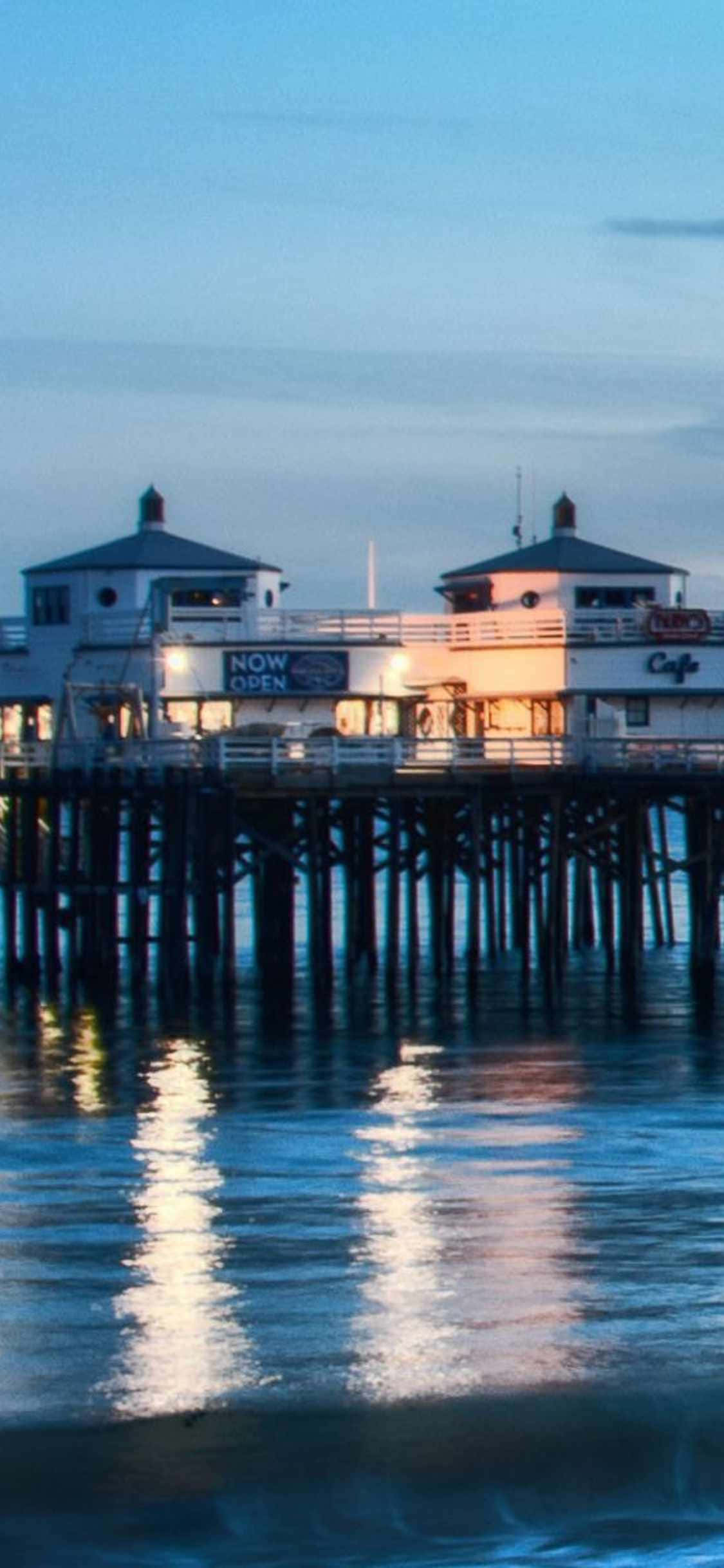 Grib bølgerne og få det bedste ud af din sommer med iPhone Xs Malibu Wallpapers