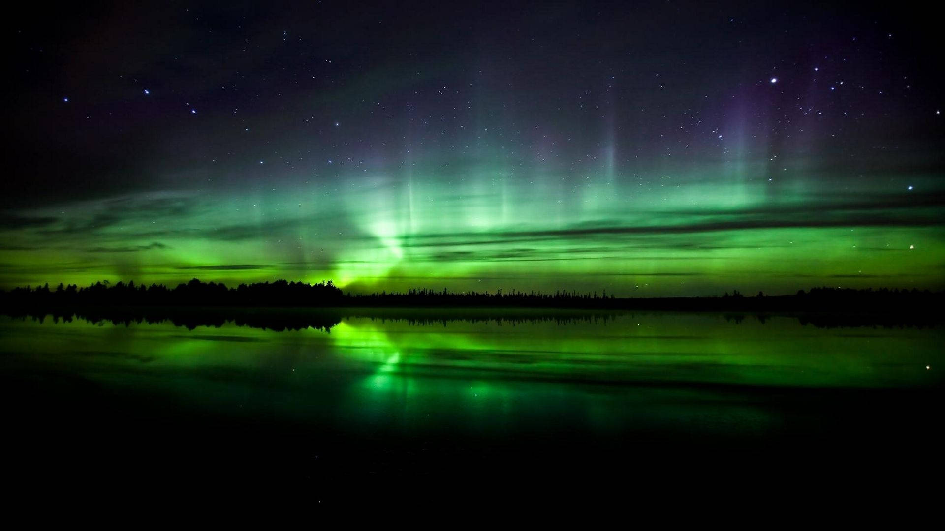 Grøn himmel over sø Wallpapers
