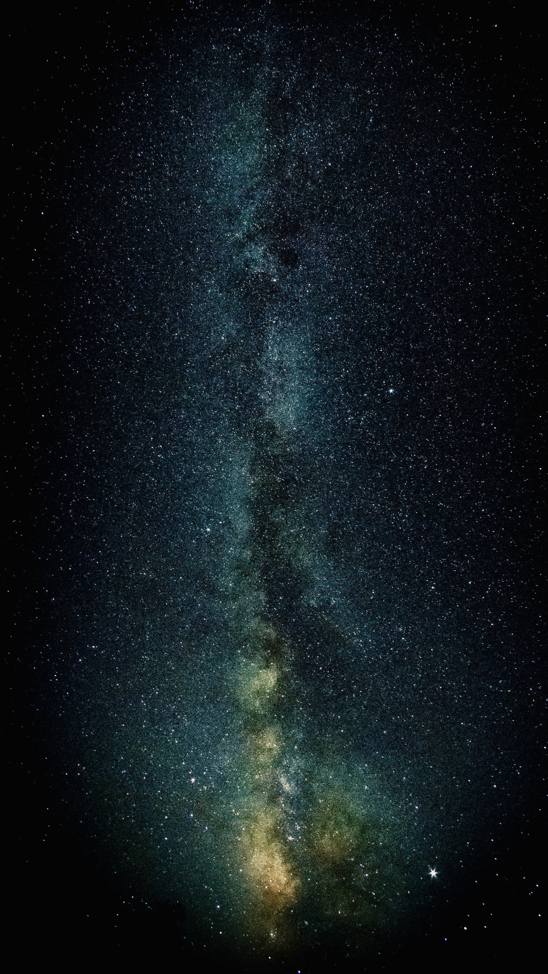 Grøn himmel i rummet 4K telefon Wallpapers