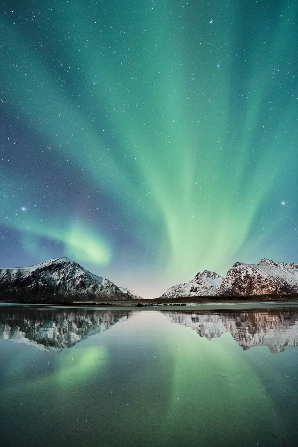 Grøn himmel og isbjerge Wallpapers