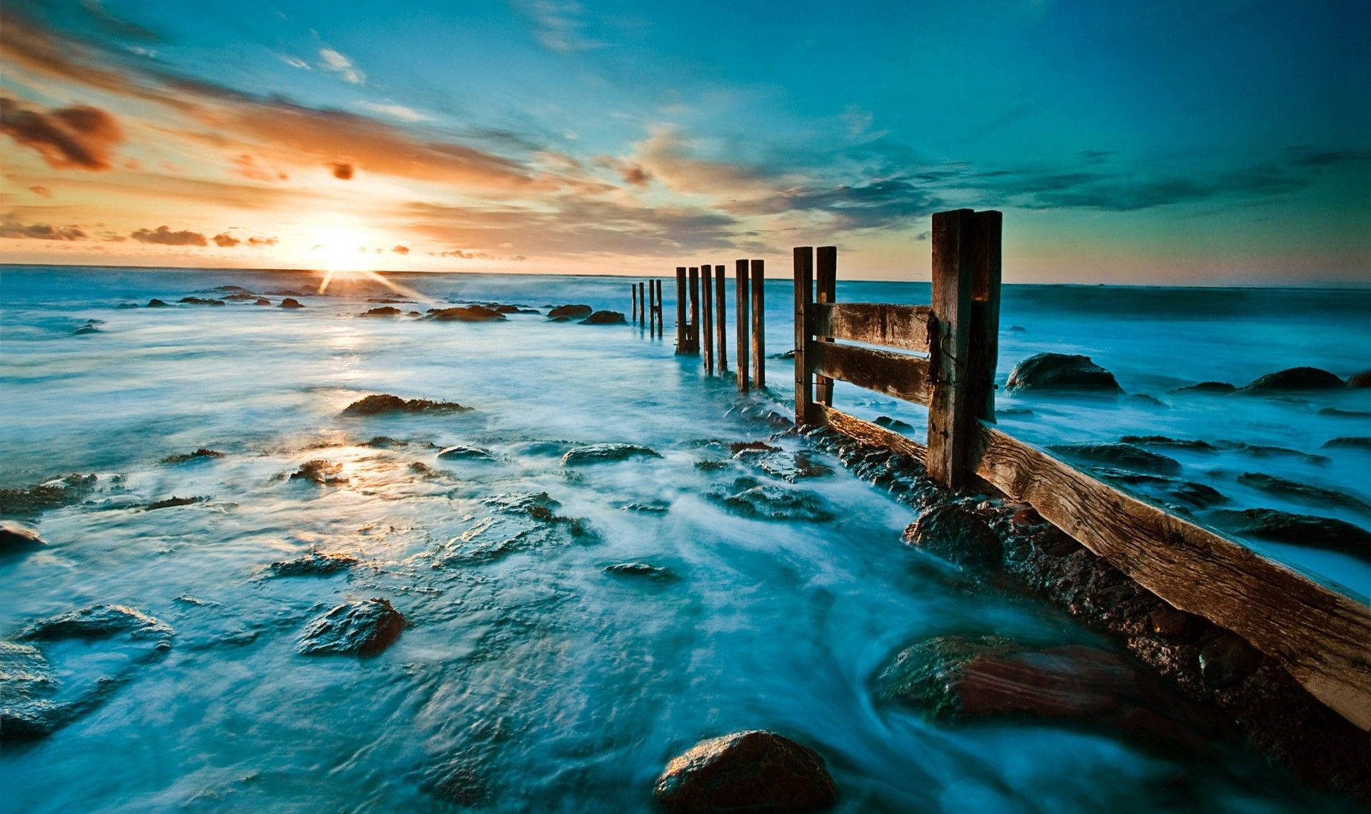 Grøn himmel over havet Wallpapers