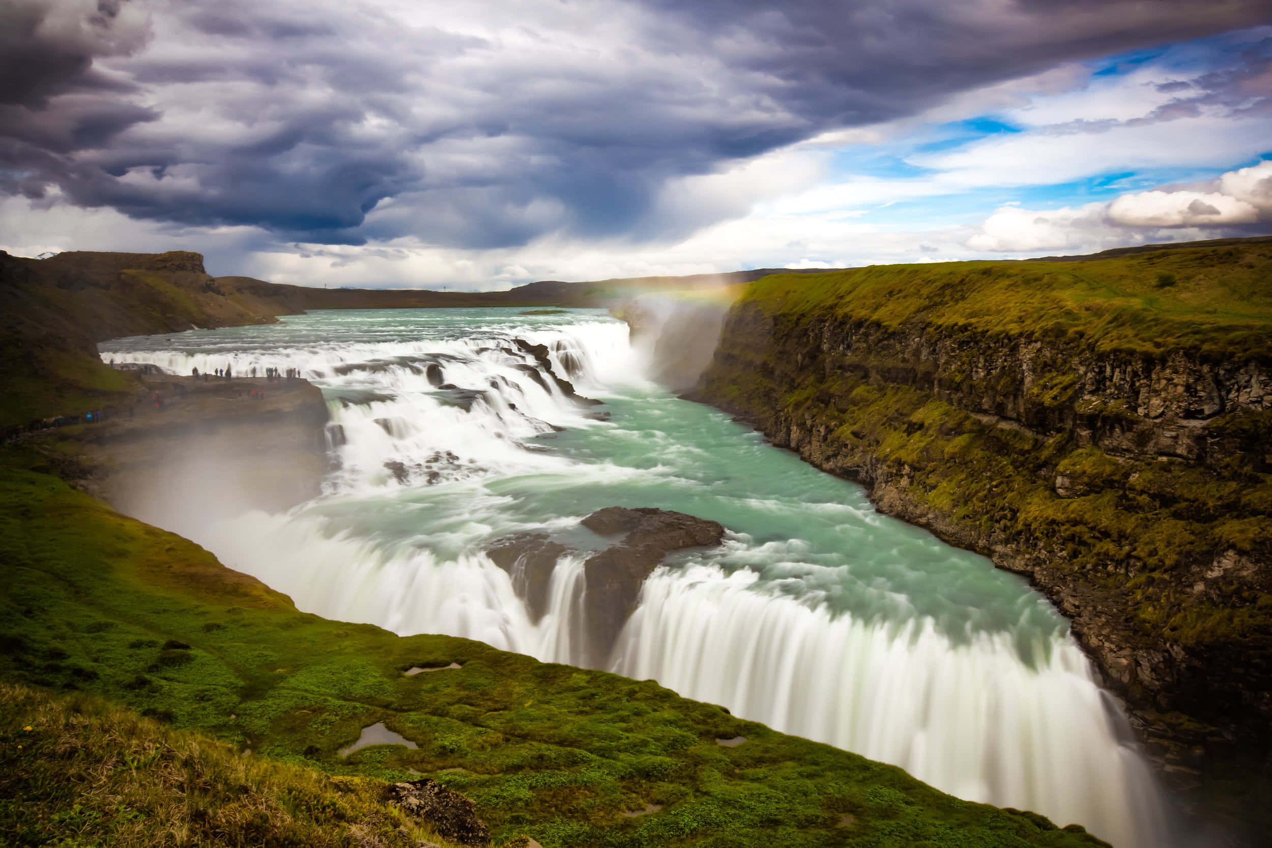 Gullfoss Vandfald med tunge skyer i Sydvestisland Wallpapers