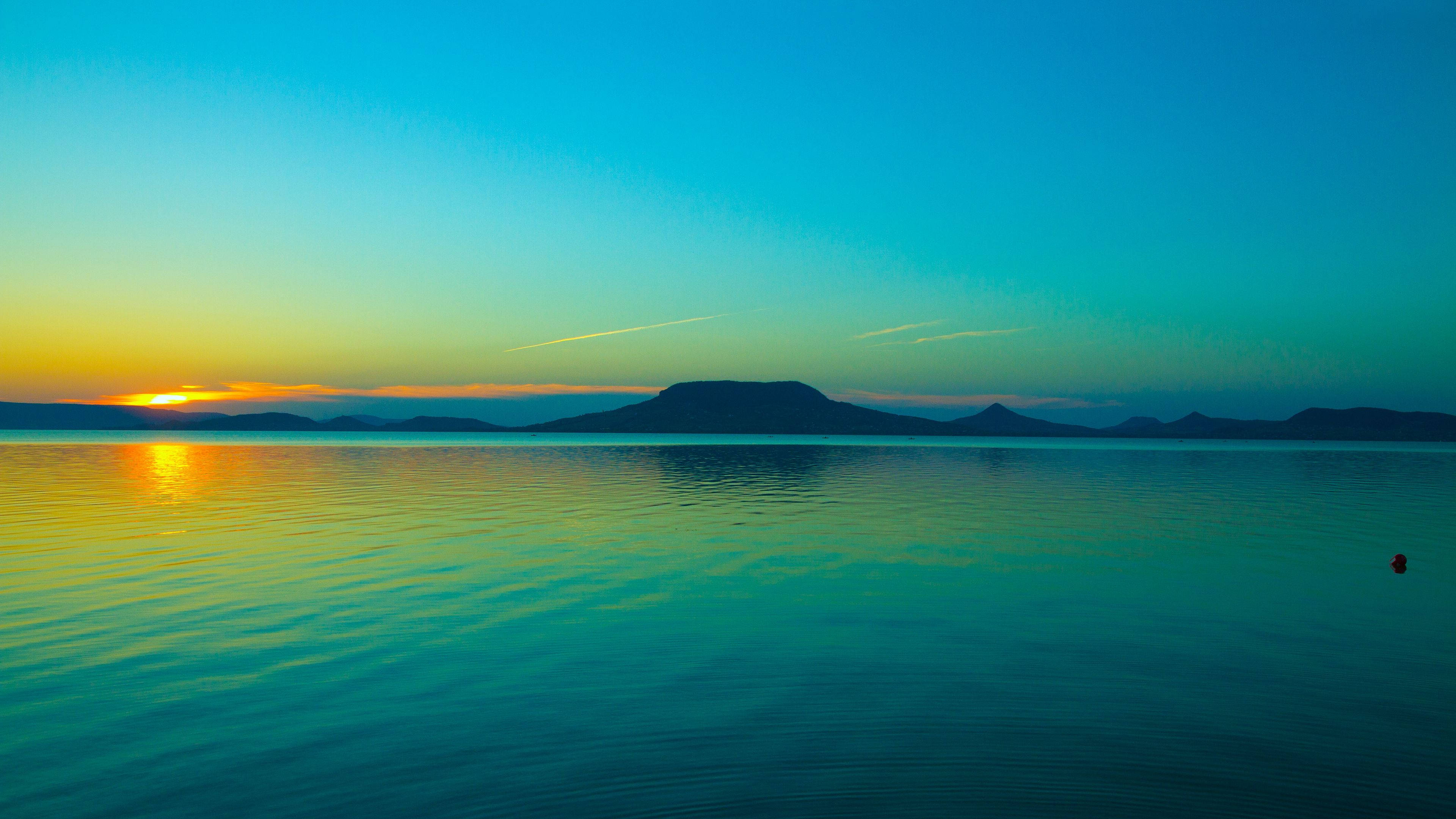 Gylden solnedgang i horisonten Wallpapers