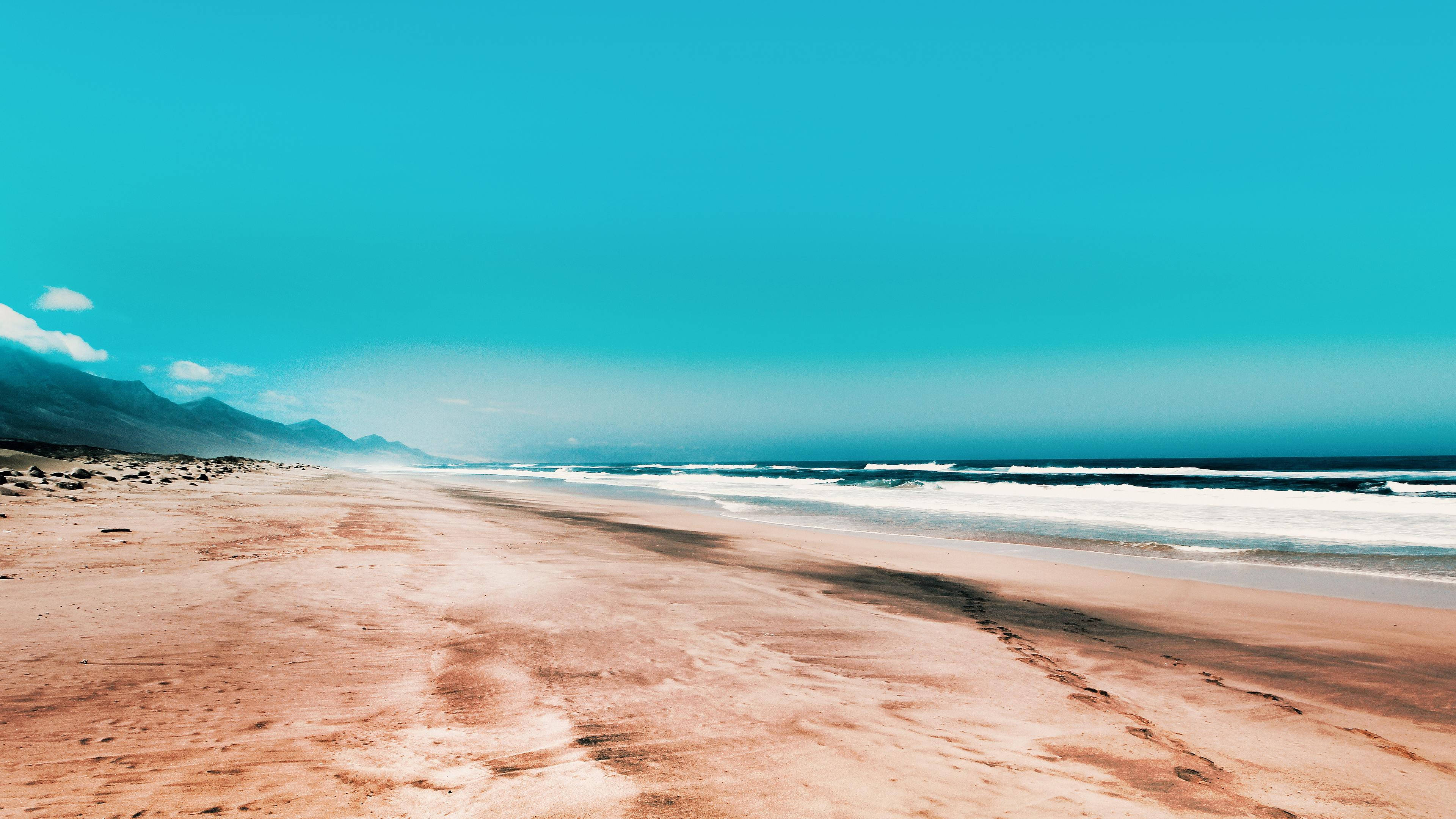 Havkyst under klar himmel Wallpapers