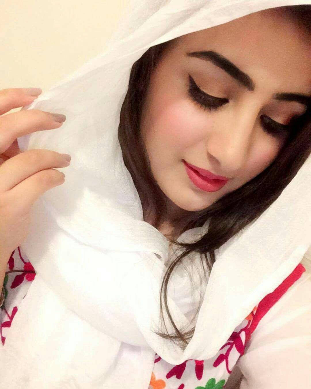 Hijab-pige selfie i hvidt Wallpapers