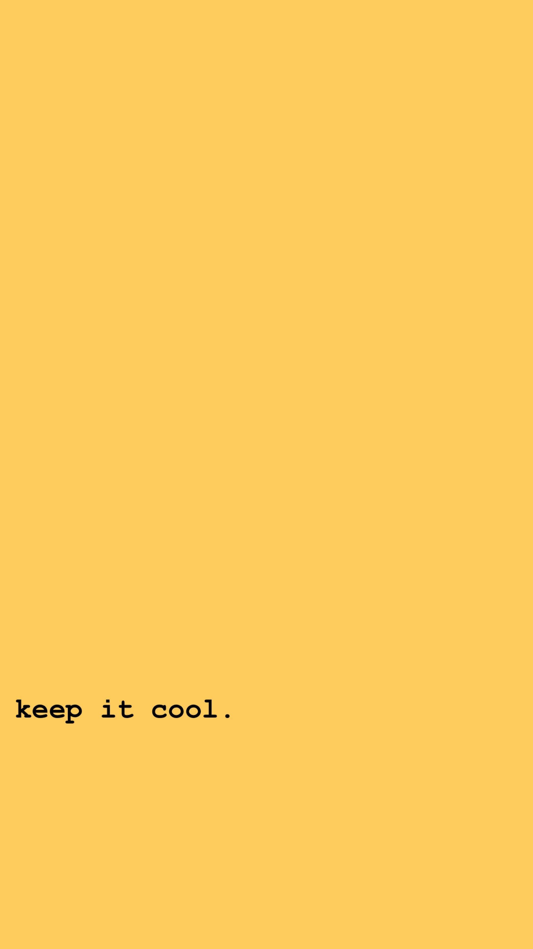 Hold Det Coolt på Sød Pastelgul Æstetik Wallpapers