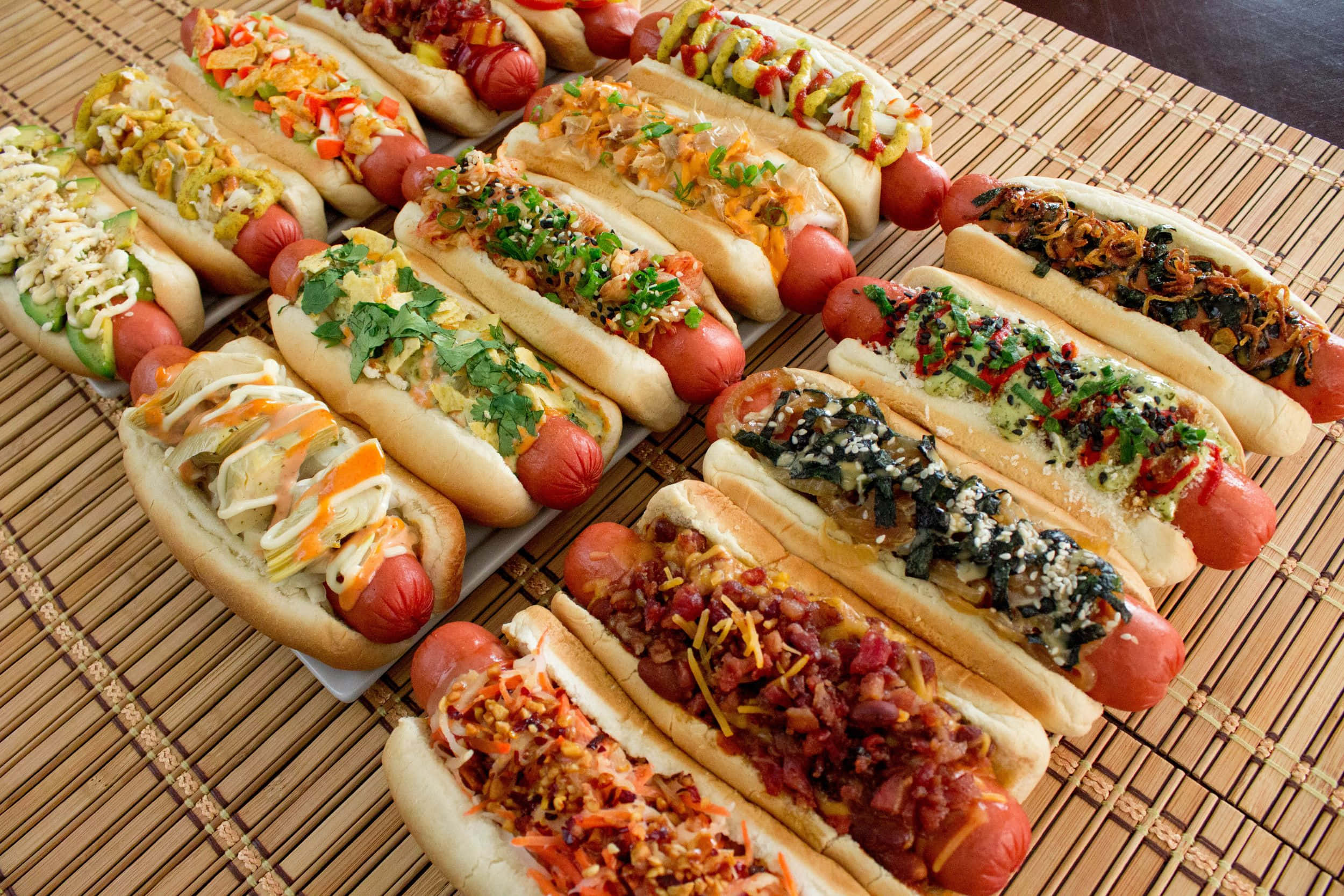 hotdogs ligger på en bambusmåtte Wallpapers