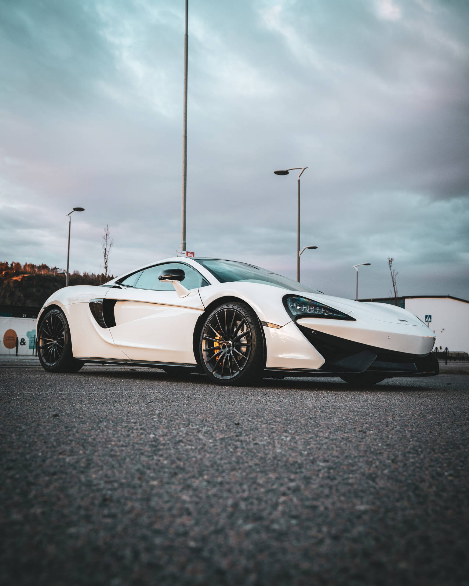 Hvid Bugatti på overskyet dag wallpaper — Bugatti Wallpapers